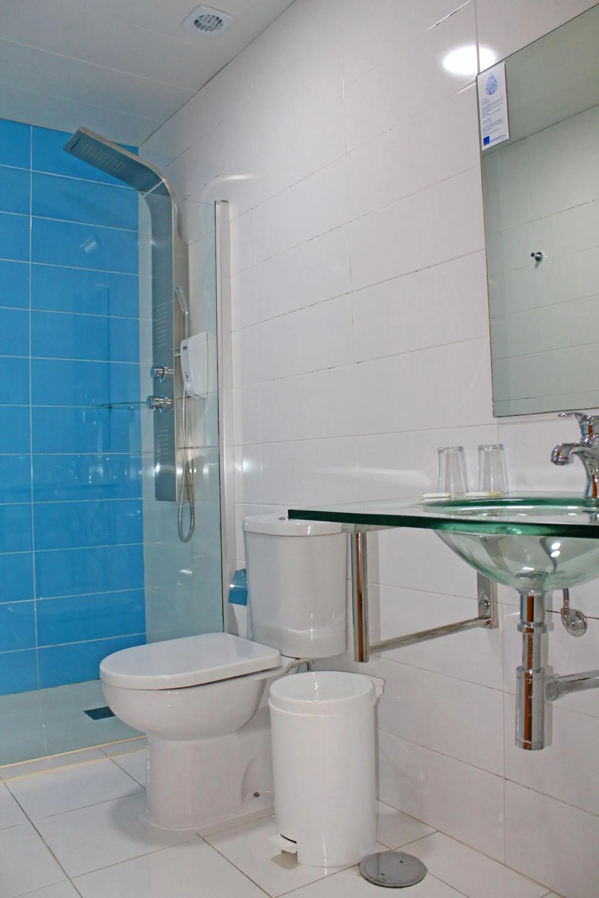 Bathroom in Vivacity Porto - Rooms & Apartments