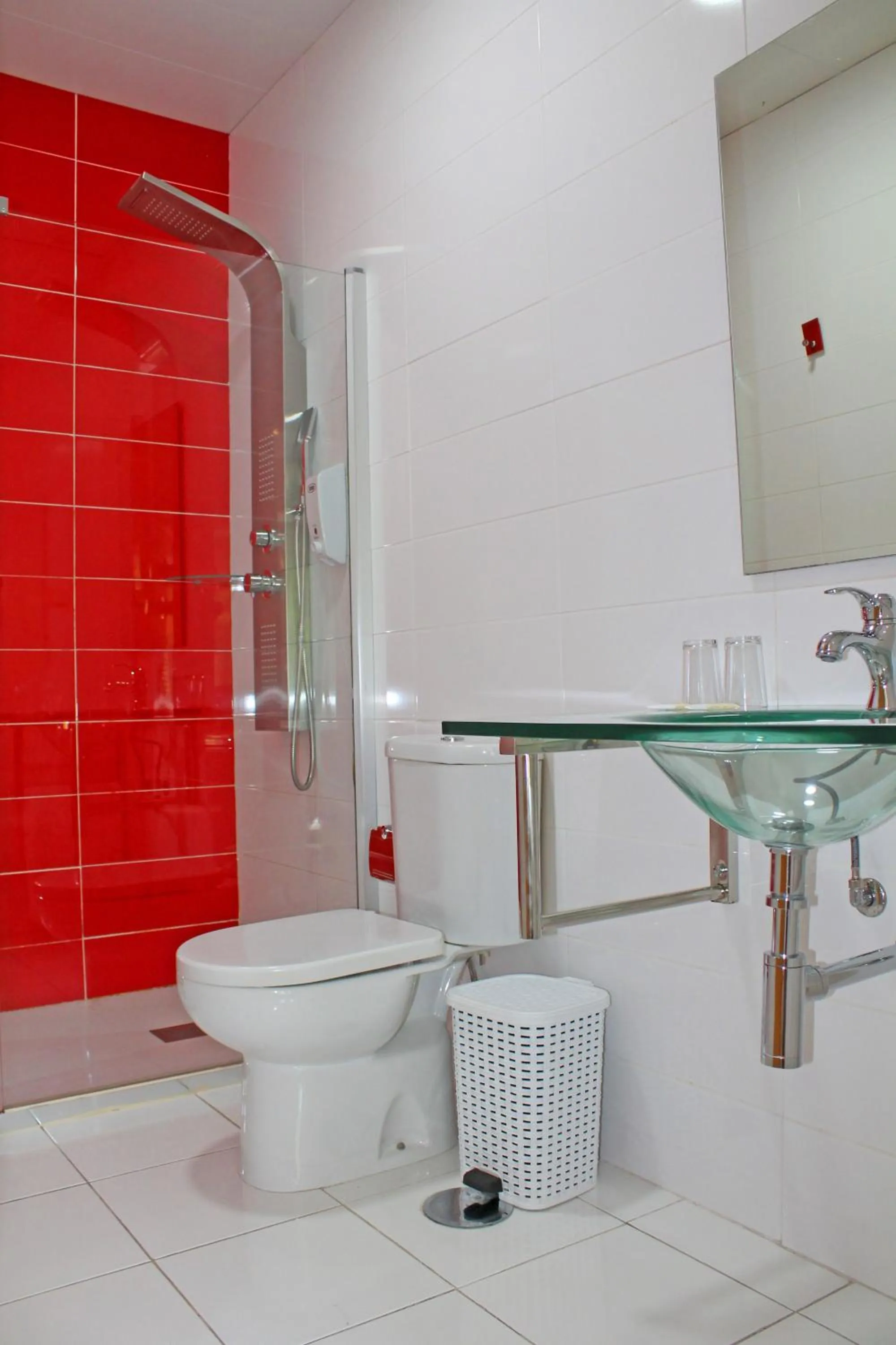 Bathroom in Vivacity Porto - Rooms & Apartments