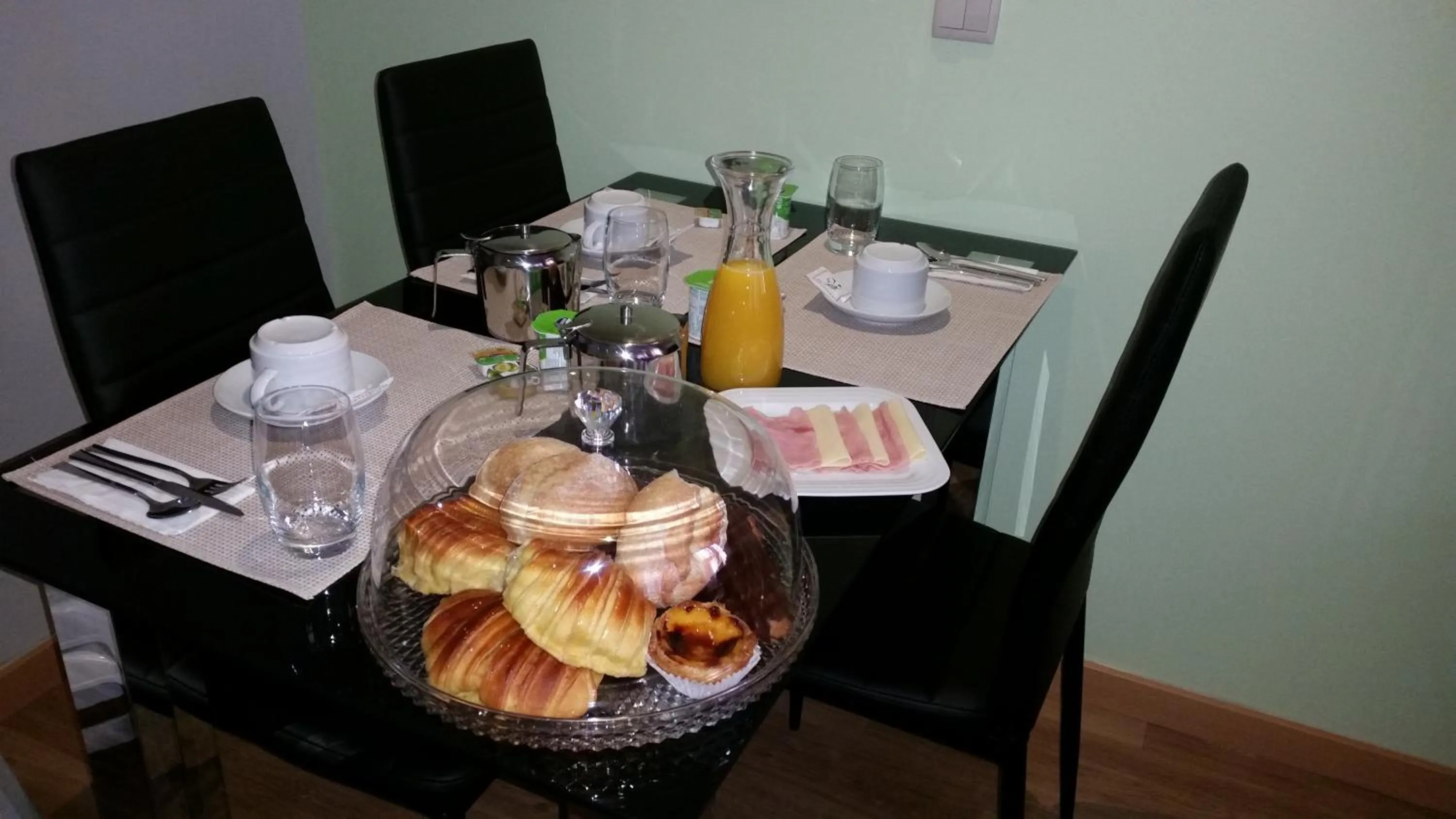 Breakfast in Vivacity Porto - Rooms & Apartments