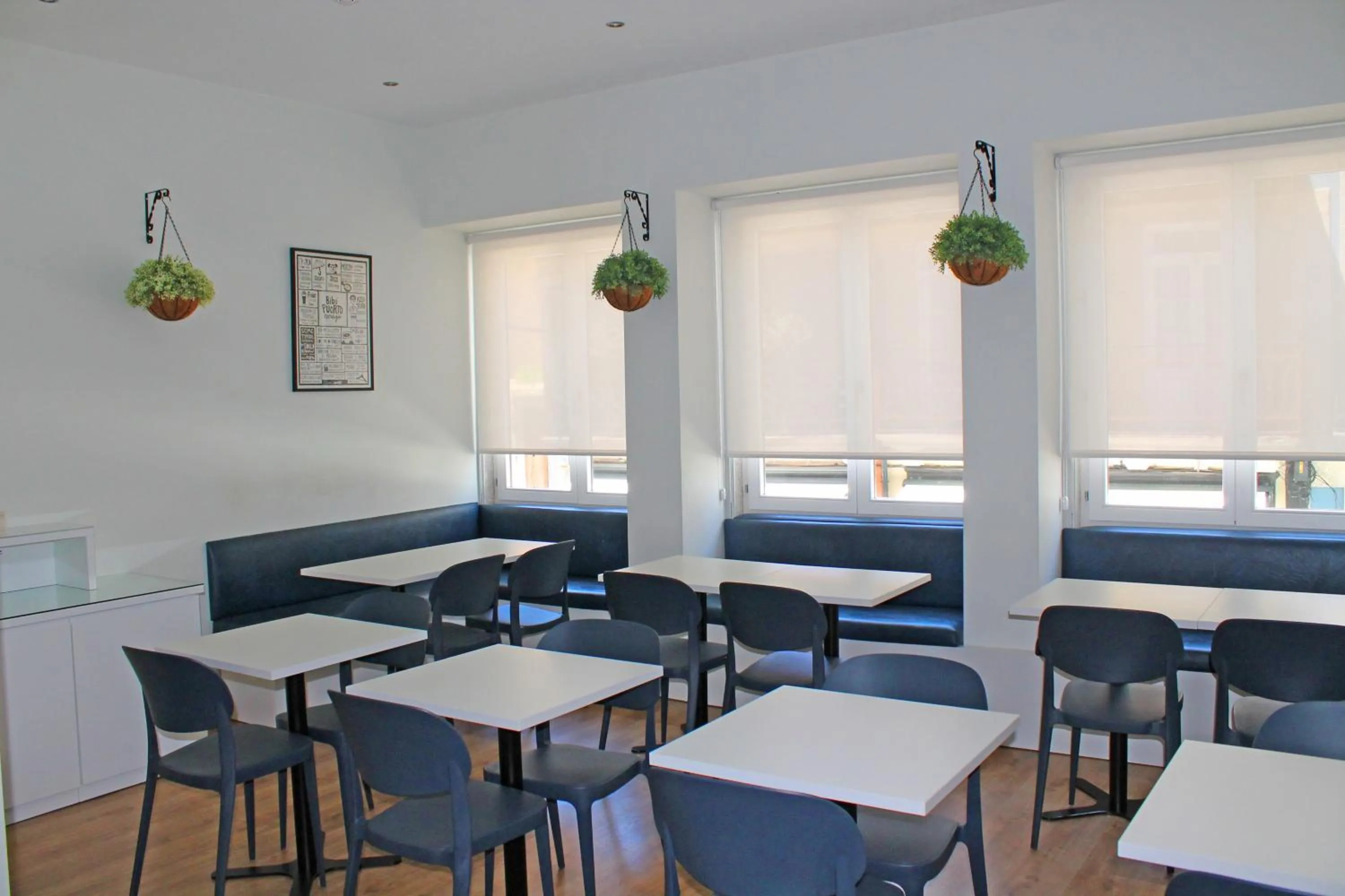 Communal lounge/ TV room in Vivacity Porto - Rooms & Apartments