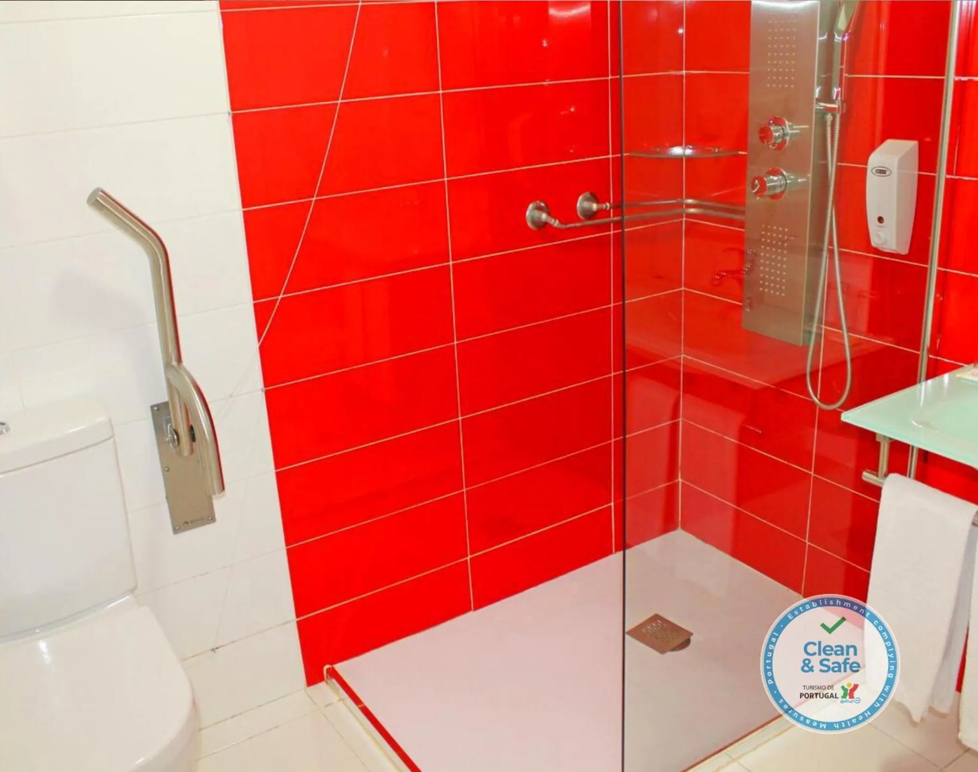 Bathroom in Vivacity Porto - Rooms & Apartments