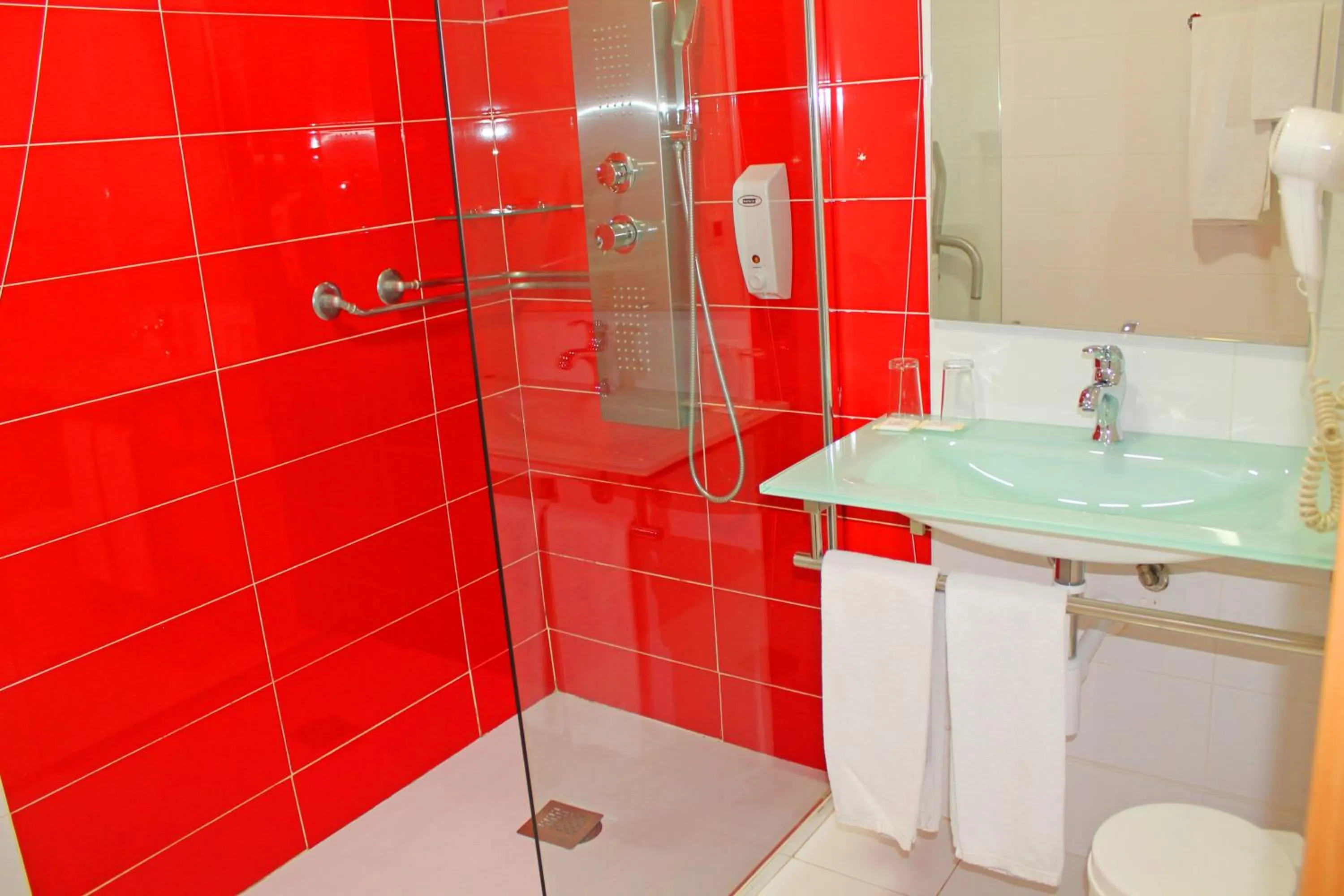 Bathroom in Vivacity Porto - Rooms & Apartments