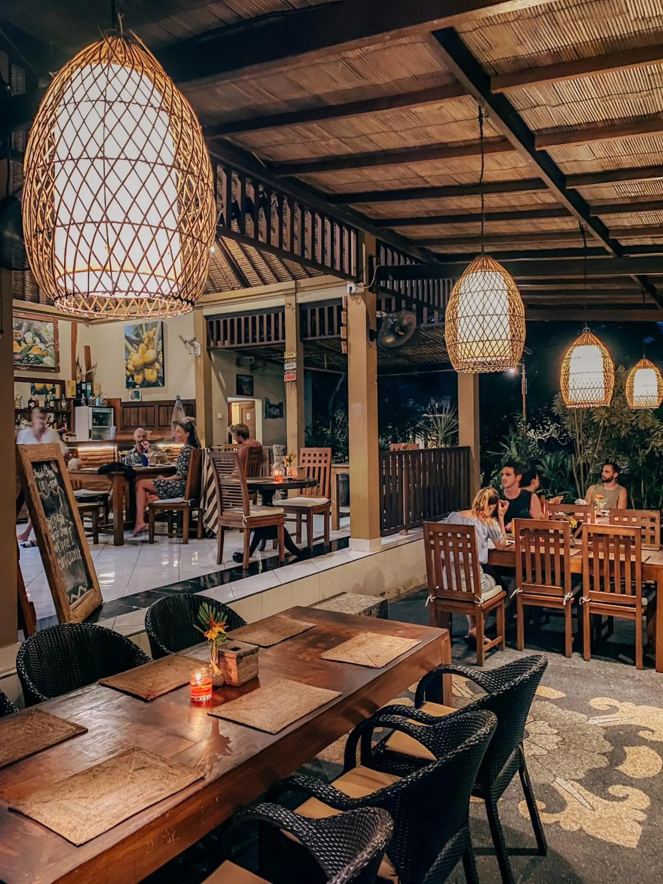 Restaurant/places to eat in Uluwatu Cottages Restaurant/places to eat in Uluwatu Cottages
