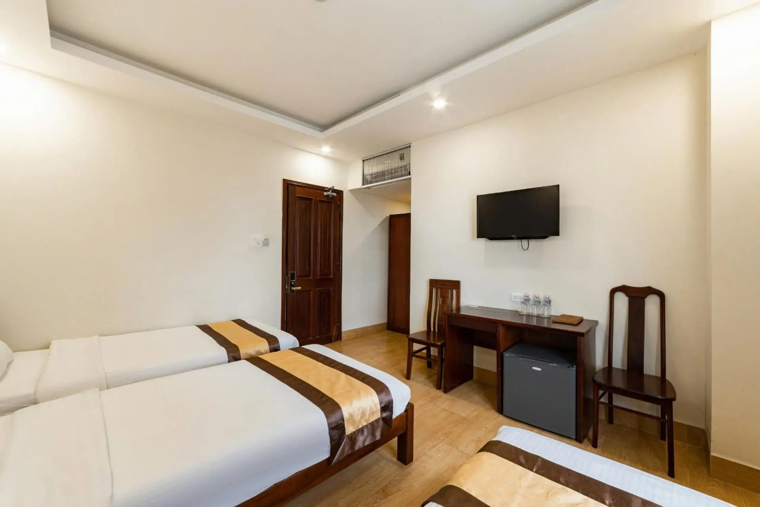 Triple Room with Private Bathroom in Green Hotel Quy Nhơn Triple Room with Private Bathroom in Green Hotel Quy Nhơn