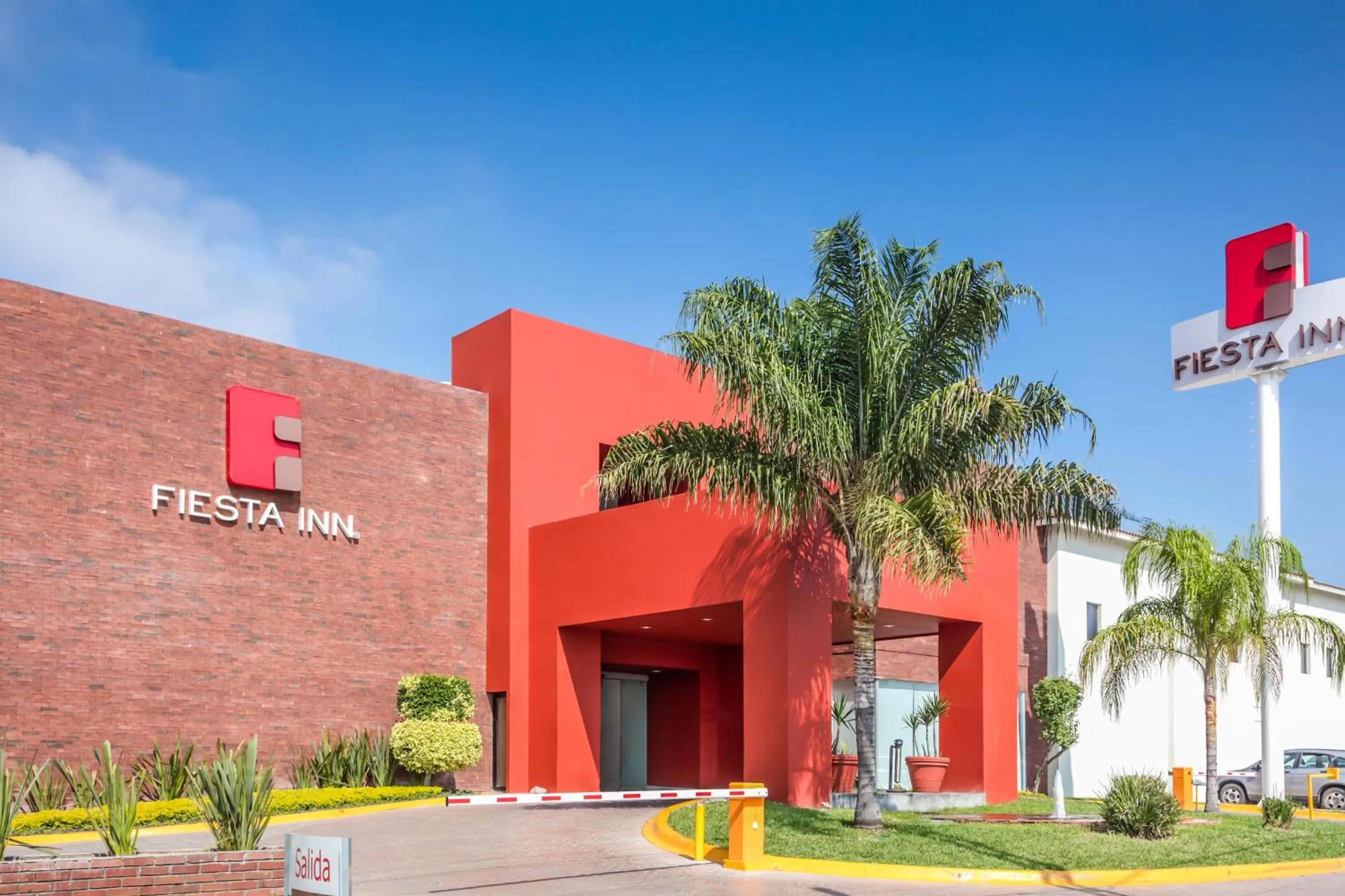 Property building in Fiesta Inn Monterrey la Fe