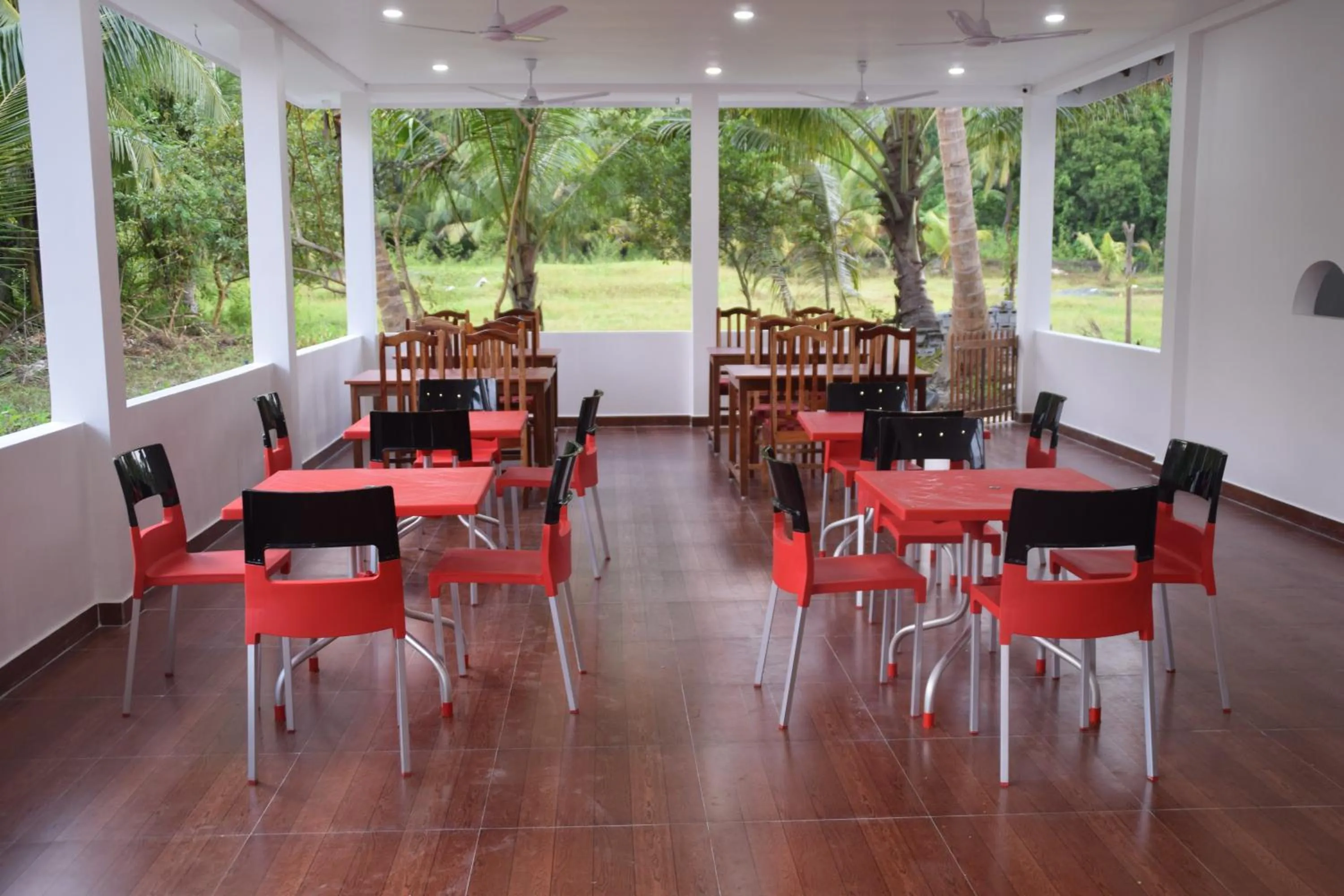 Restaurant/places to eat in Hotel Exotica Squares