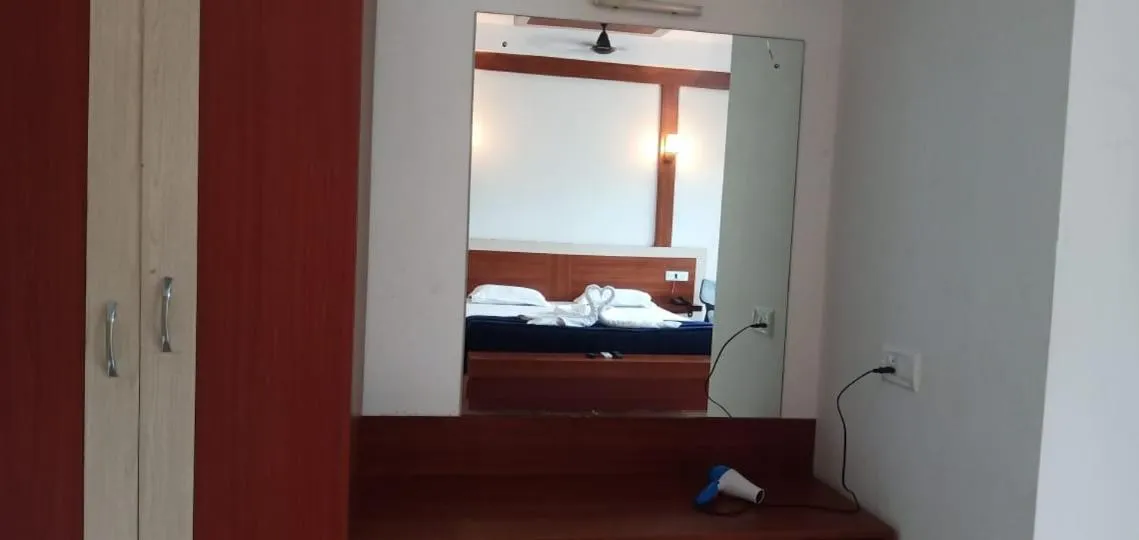 wardrobe, Bed in Hotel Exotica Squares