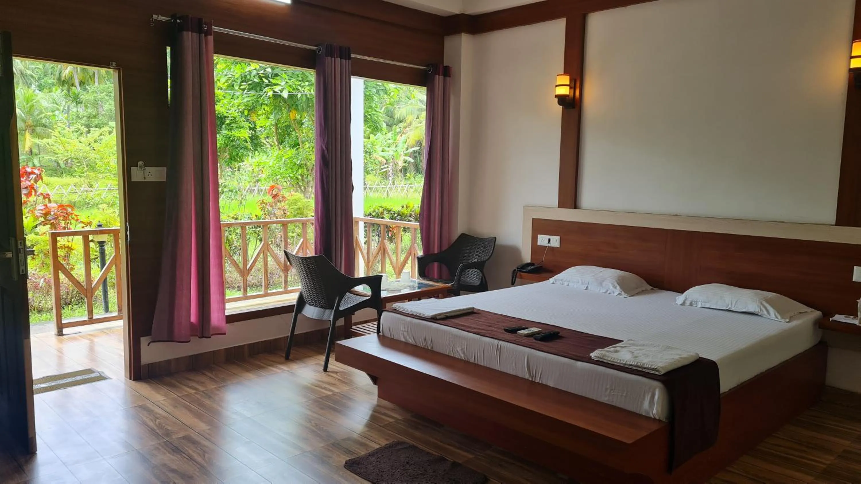 Bed in Hotel Exotica Squares