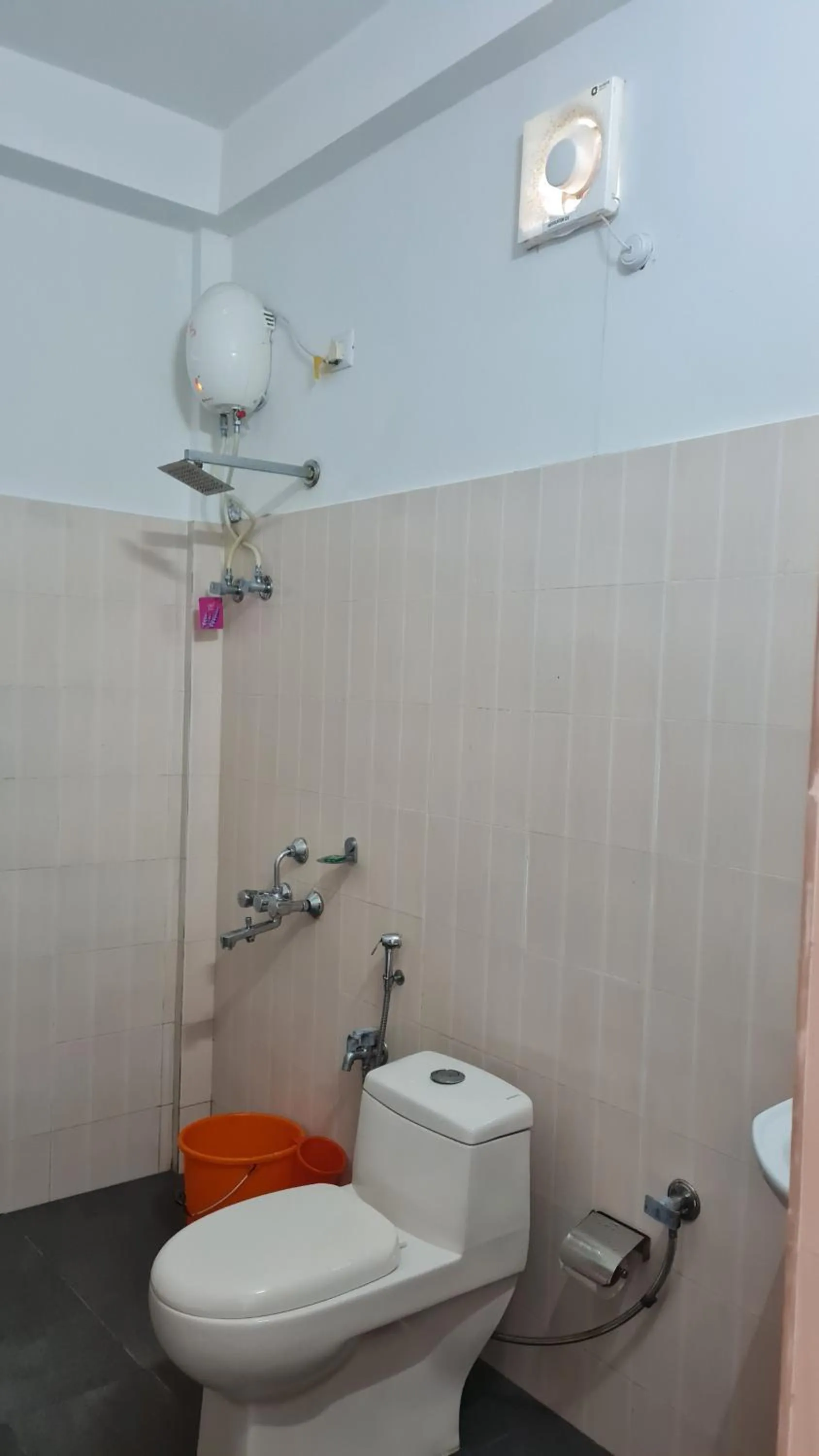 Shower in Hotel Exotica Squares