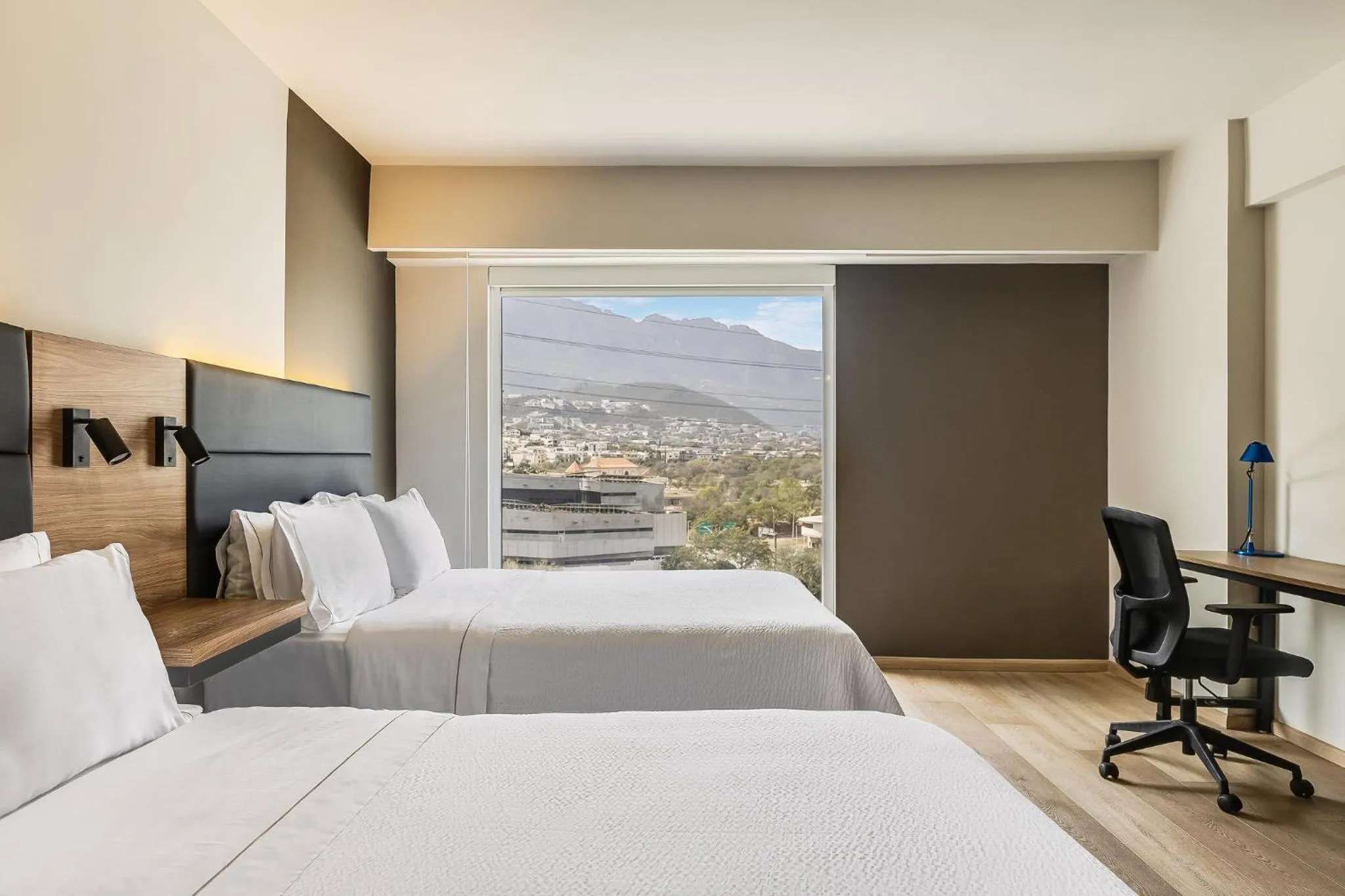 Bedroom, Bed in Fiesta Inn Monterrey Valle