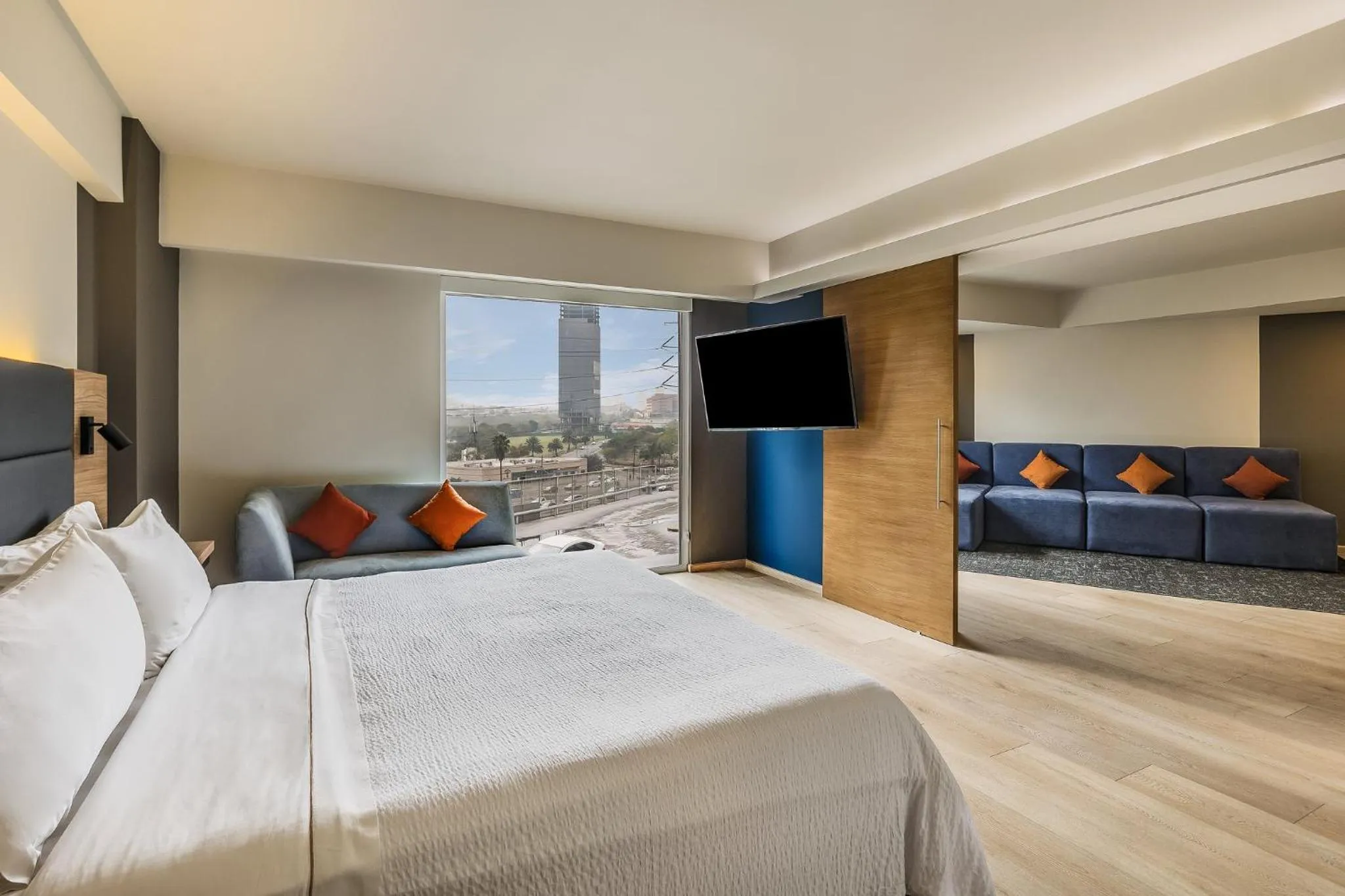 Bedroom, Bed in Fiesta Inn Monterrey Valle