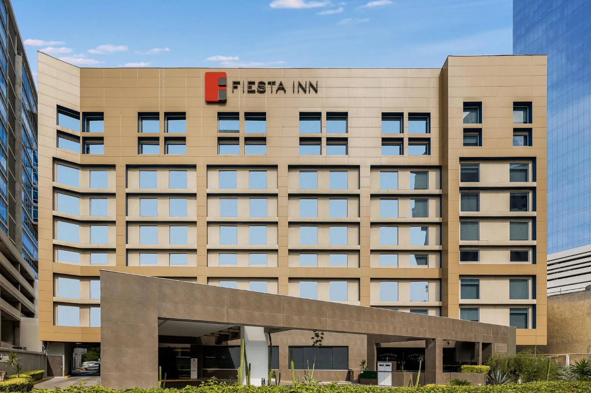 Property building in Fiesta Inn Monterrey Valle