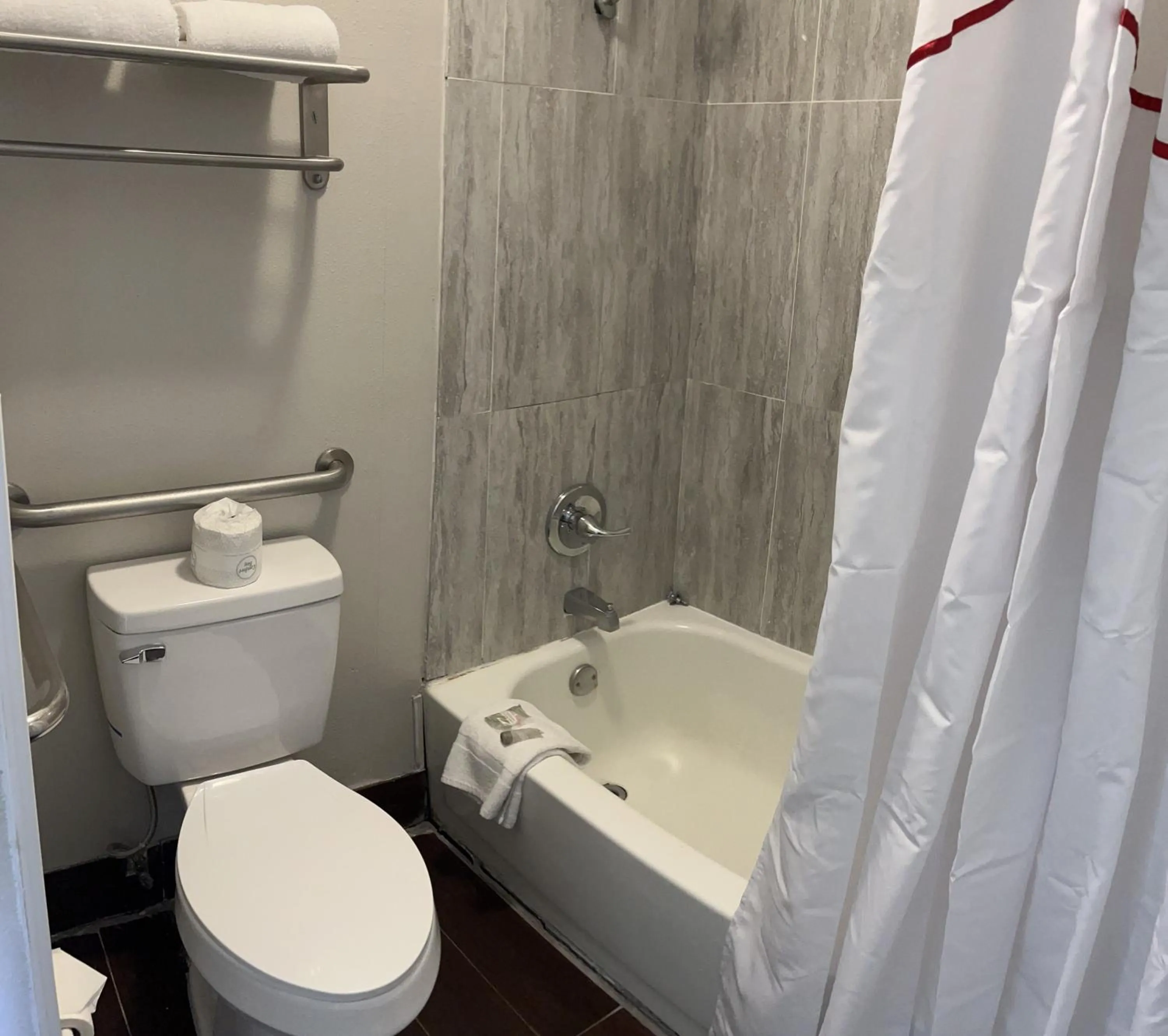 Bathroom in Red Roof Inn Kimball, TN I-24