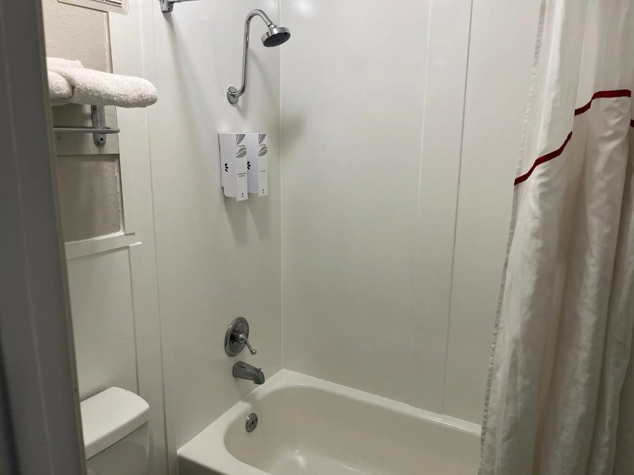 Bathroom in Red Roof Inn Kimball, TN I-24