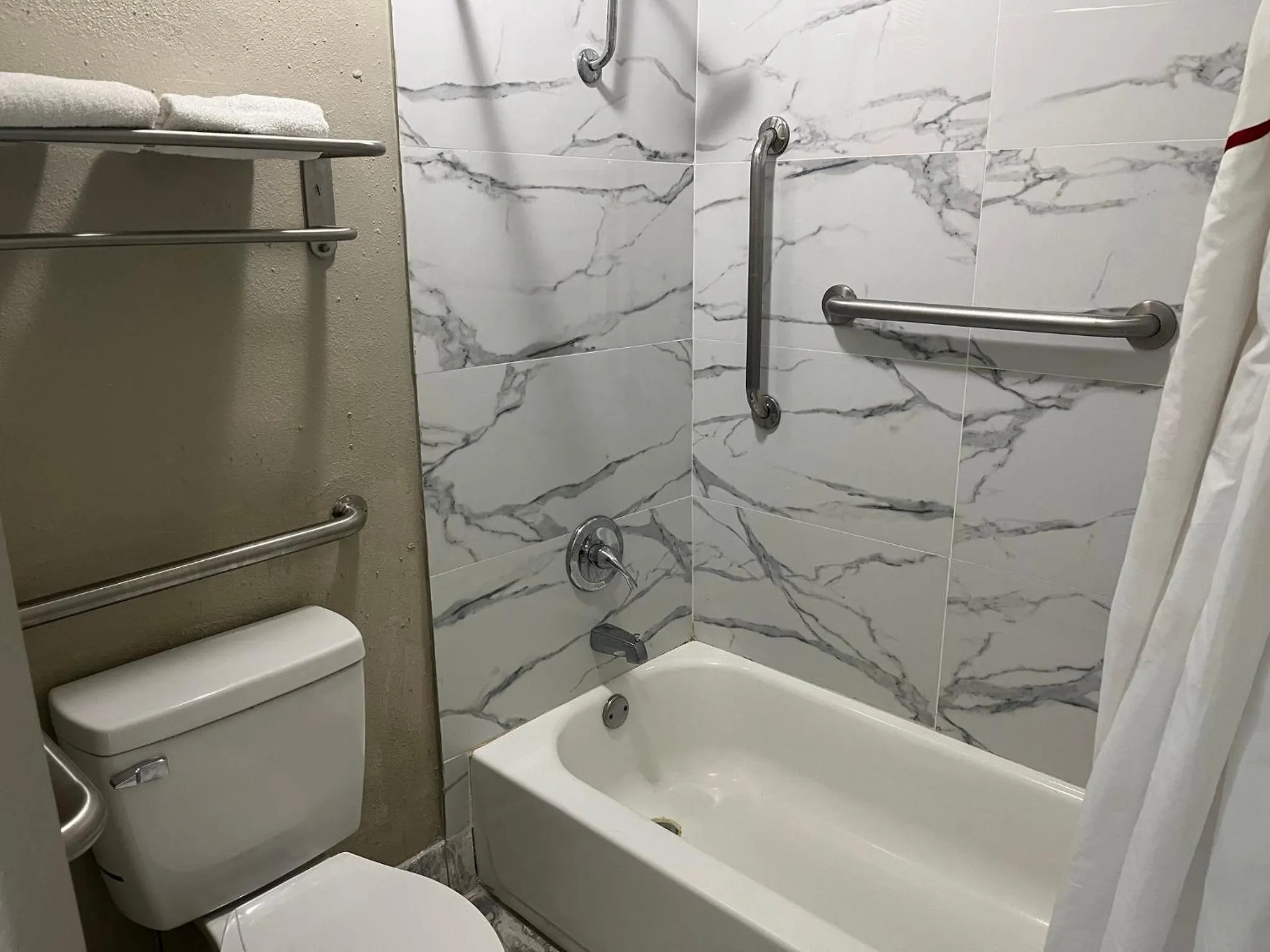 Bathroom in Red Roof Inn Kimball, TN I-24