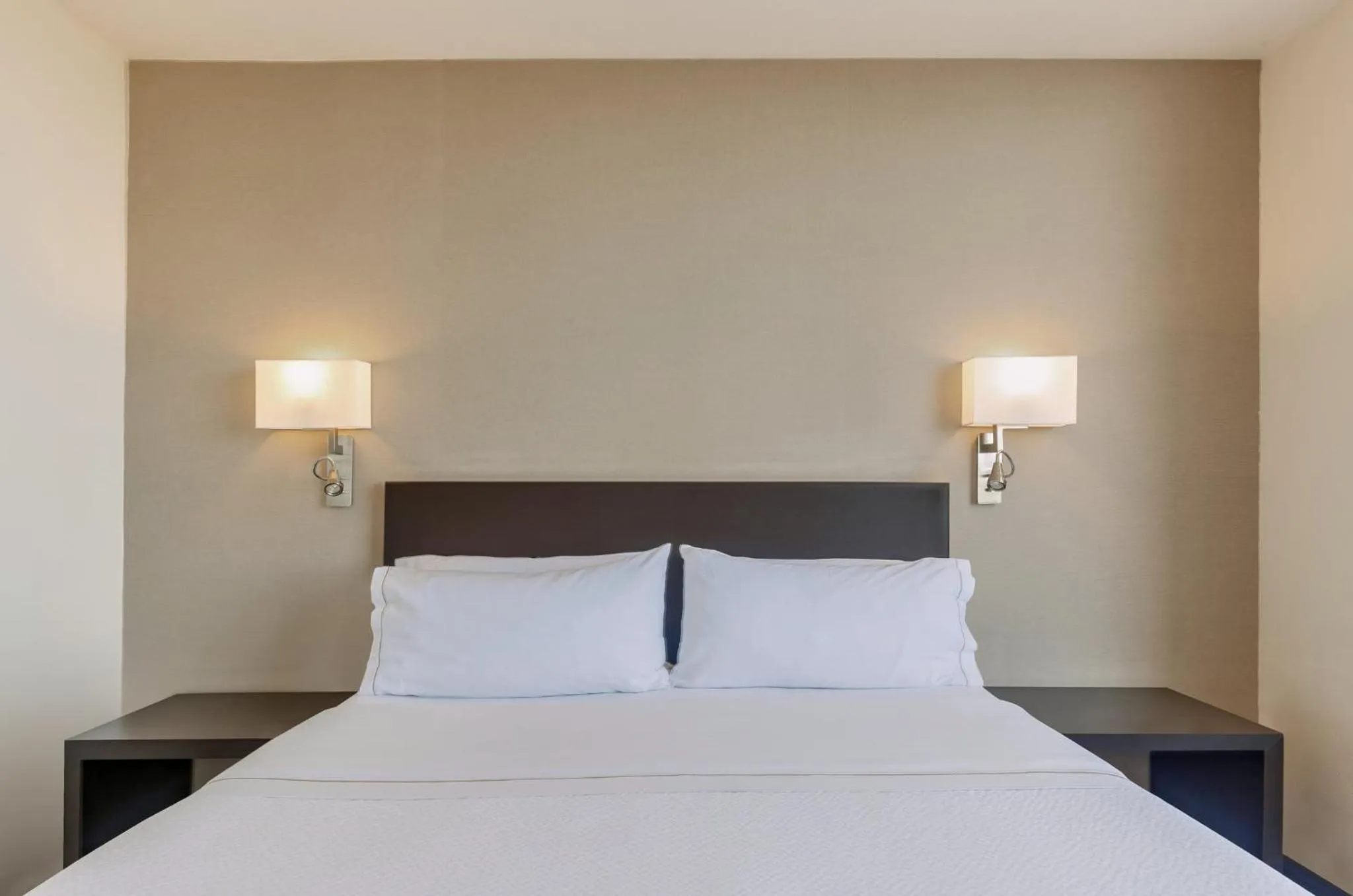 Bedroom, Bed in Fiesta Inn Centro Historico