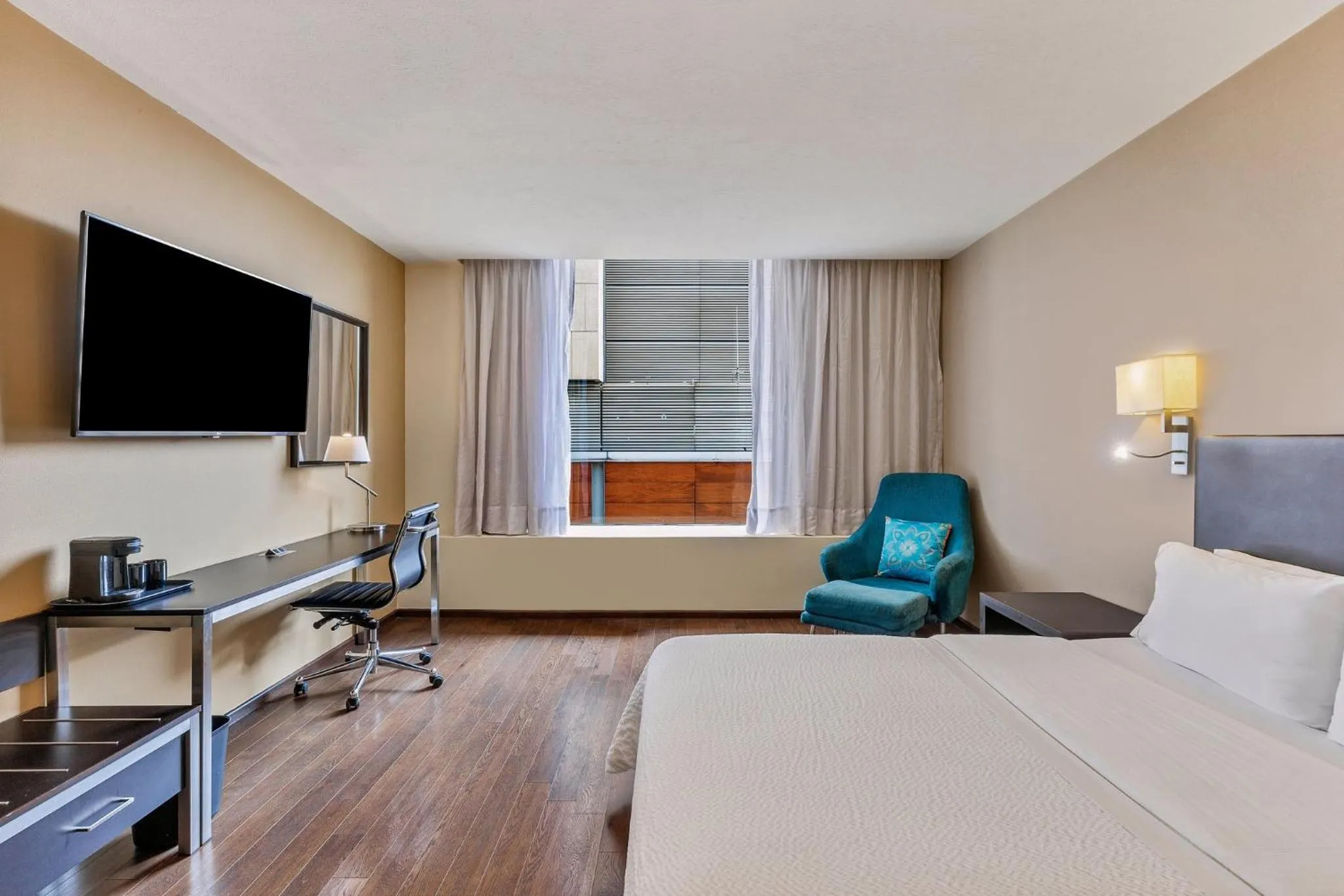 Bedroom, Bed in Fiesta Inn Centro Historico