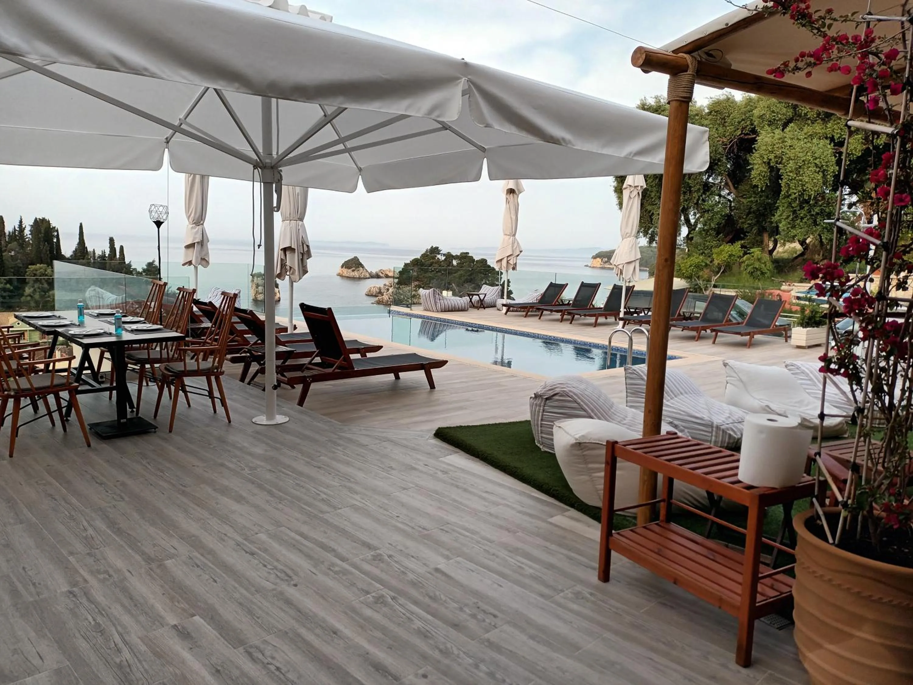 Swimming pool in Agnanti