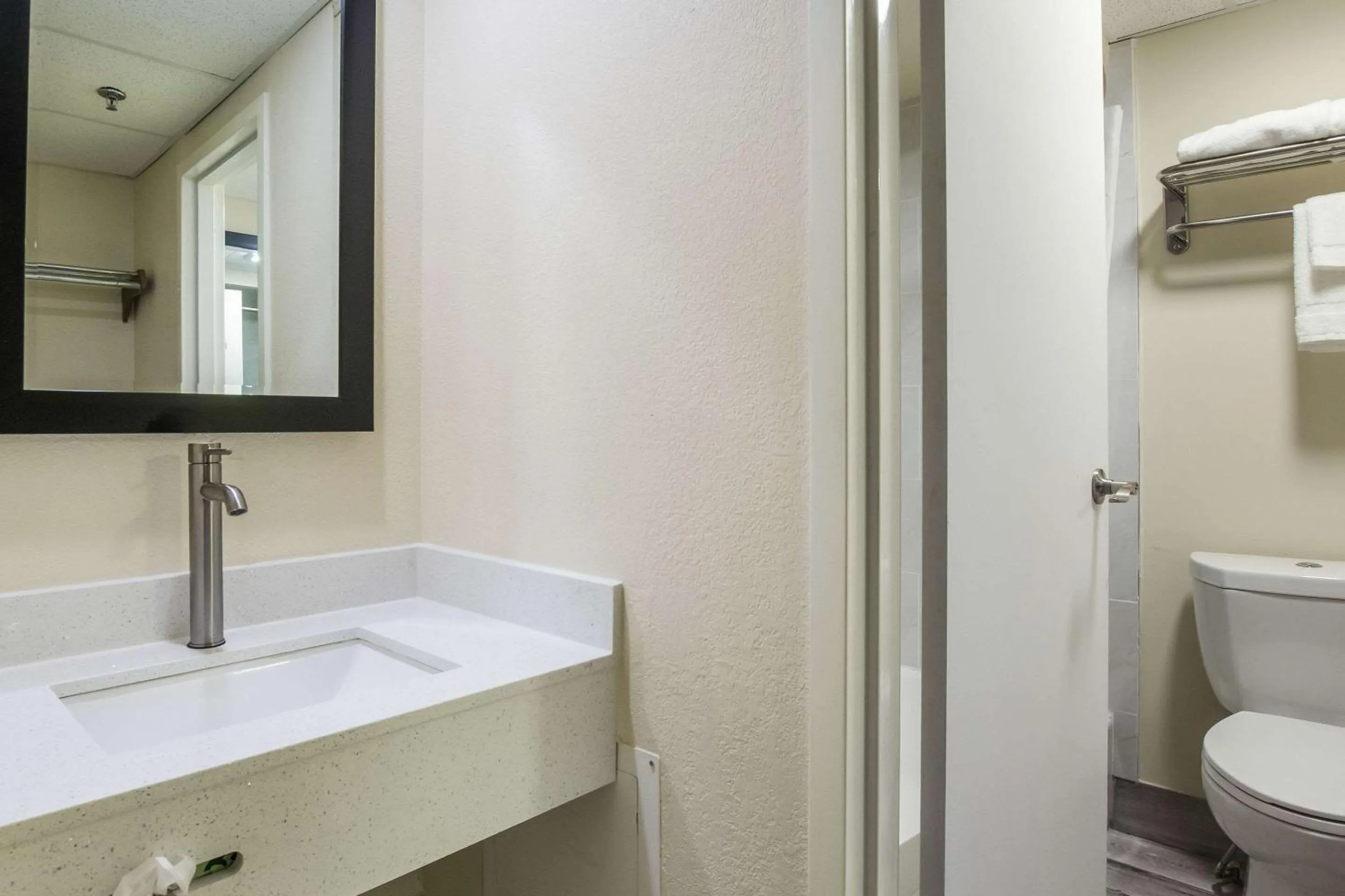 Photo of the whole room in Quality Inn