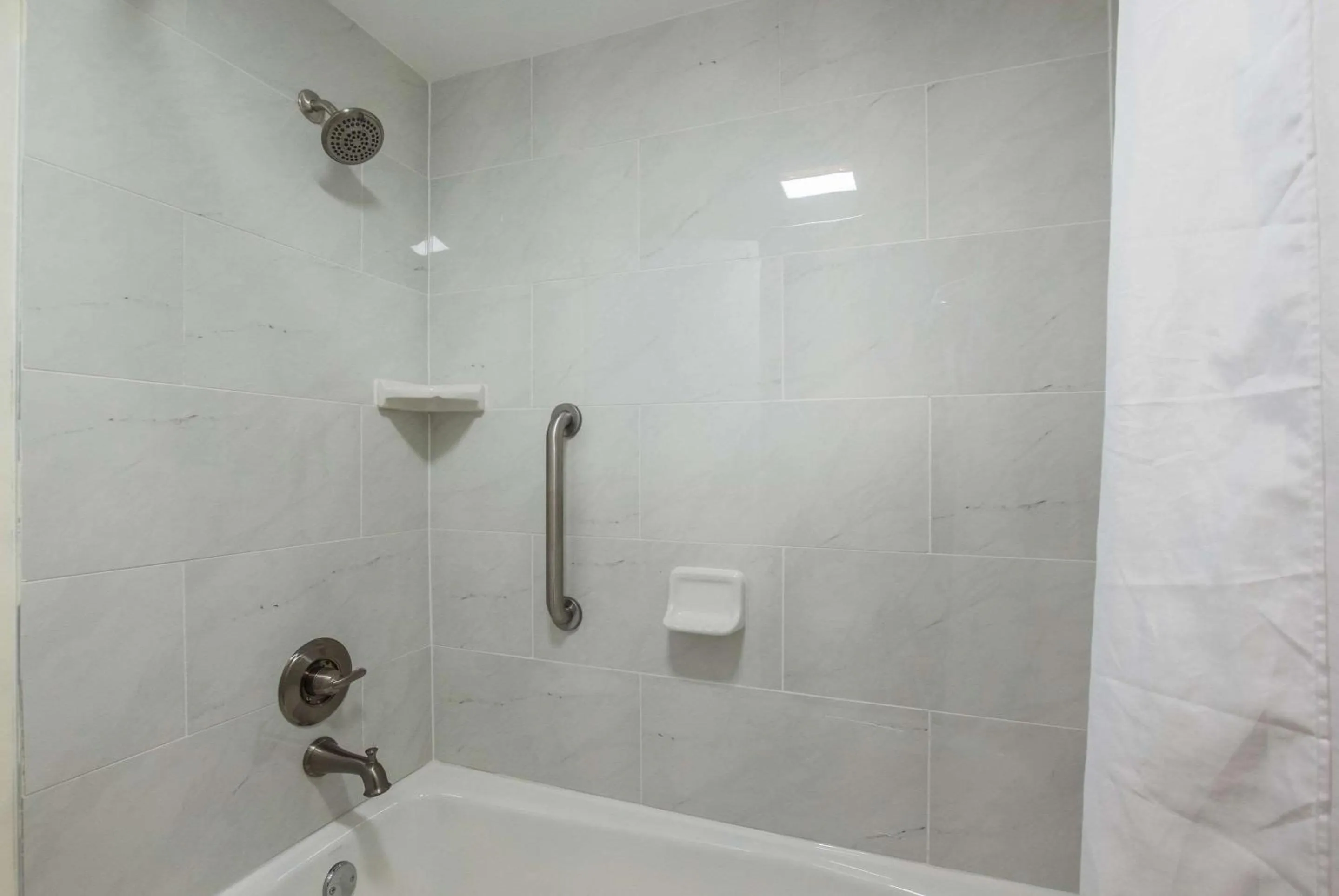 Photo of the whole room in Quality Inn