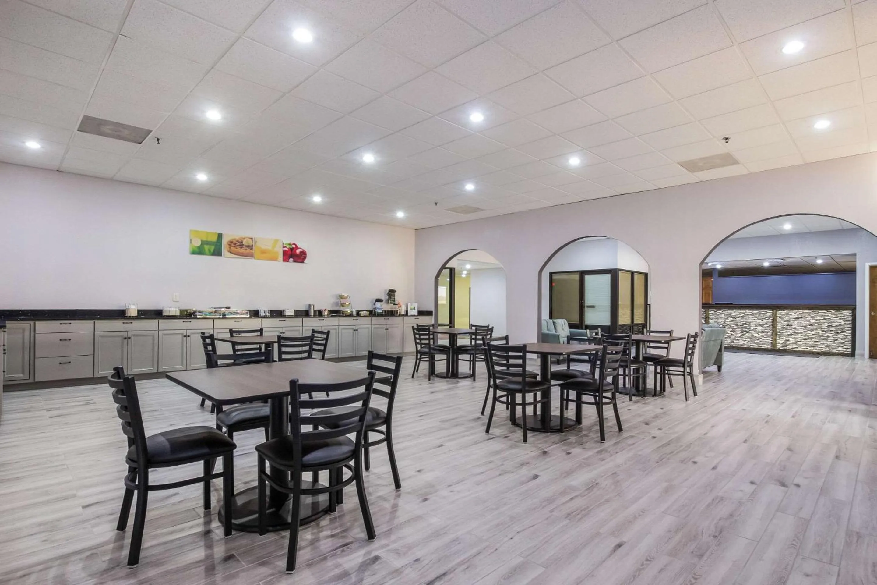 Restaurant/places to eat in Quality Inn