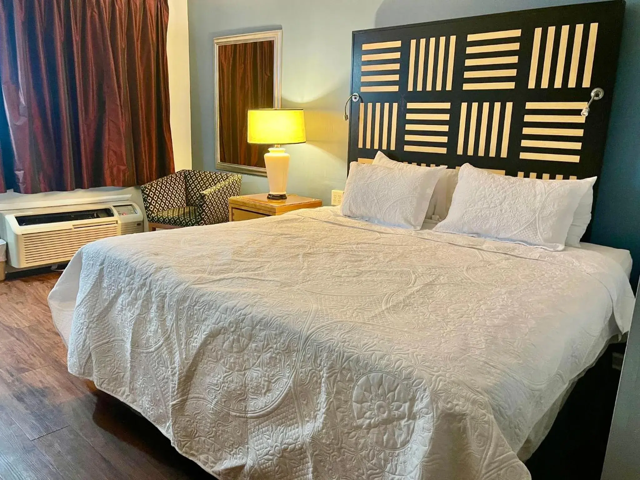 Deluxe King Room in Motel M Lewisburg Deluxe King Room in Motel M Lewisburg