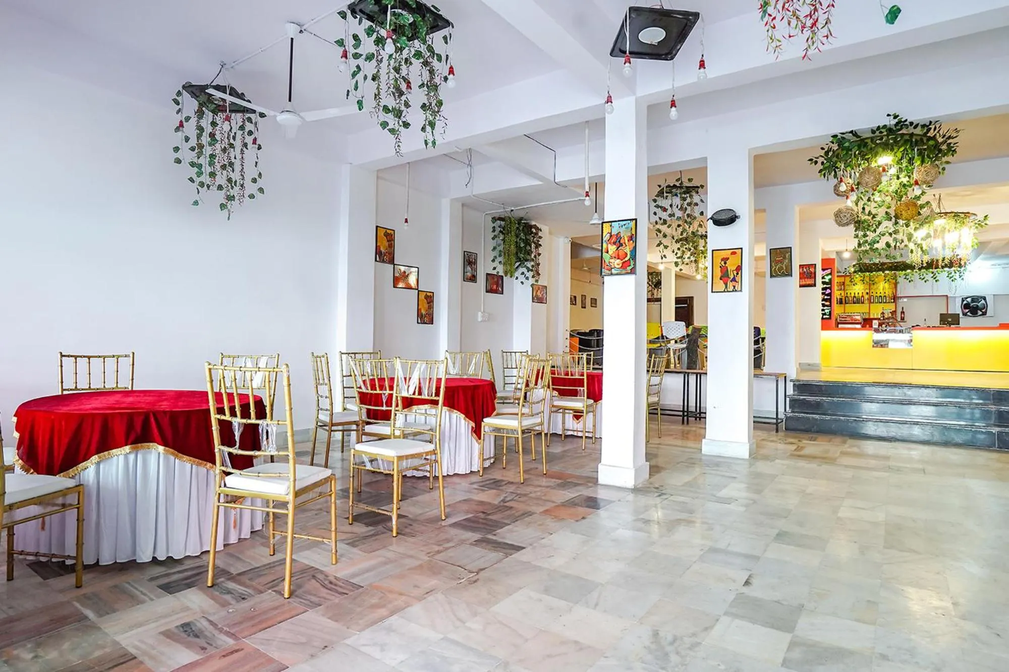 Restaurant/places to eat in FabHotel New Shanti