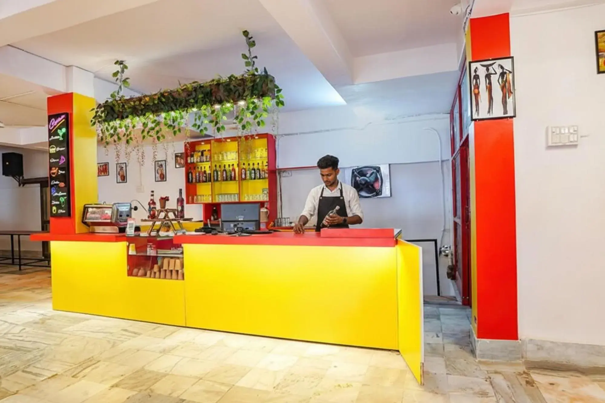 Lounge or bar in FabHotel New Shanti Lounge or bar in FabHotel New Shanti