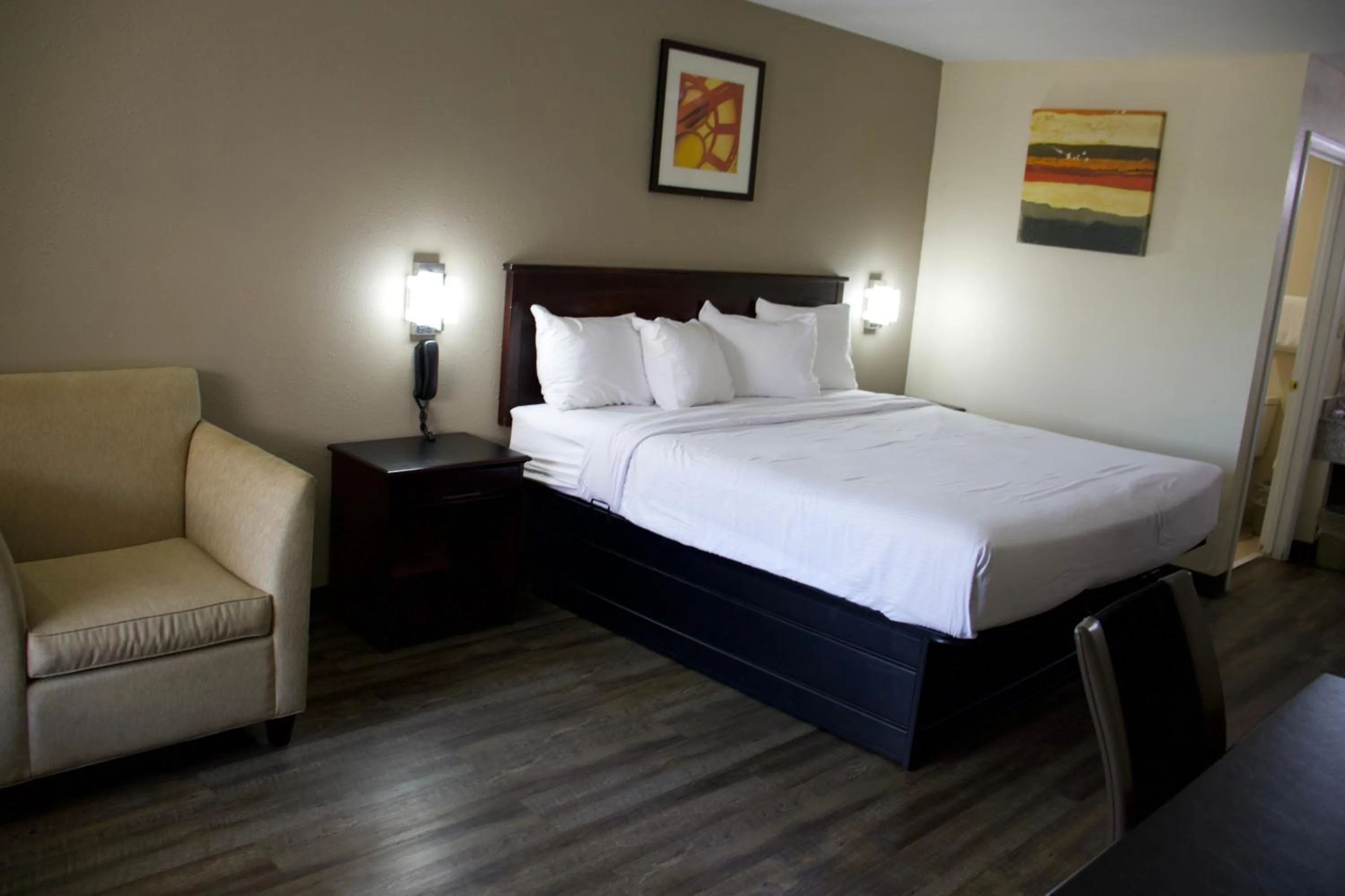 Bed in Legacy Inn - Cookeville