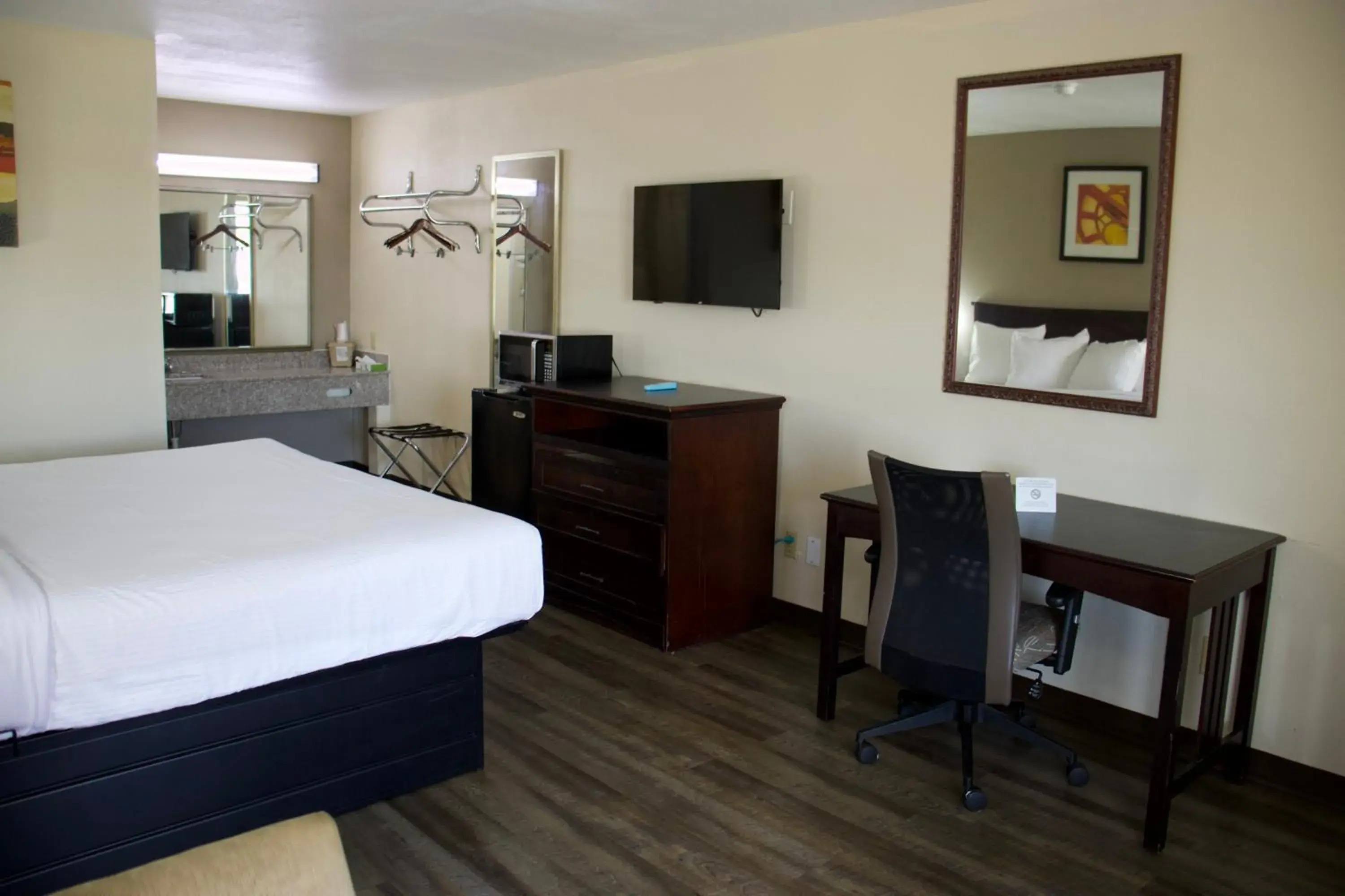 Bed in Legacy Inn - Cookeville Bed in Legacy Inn - Cookeville