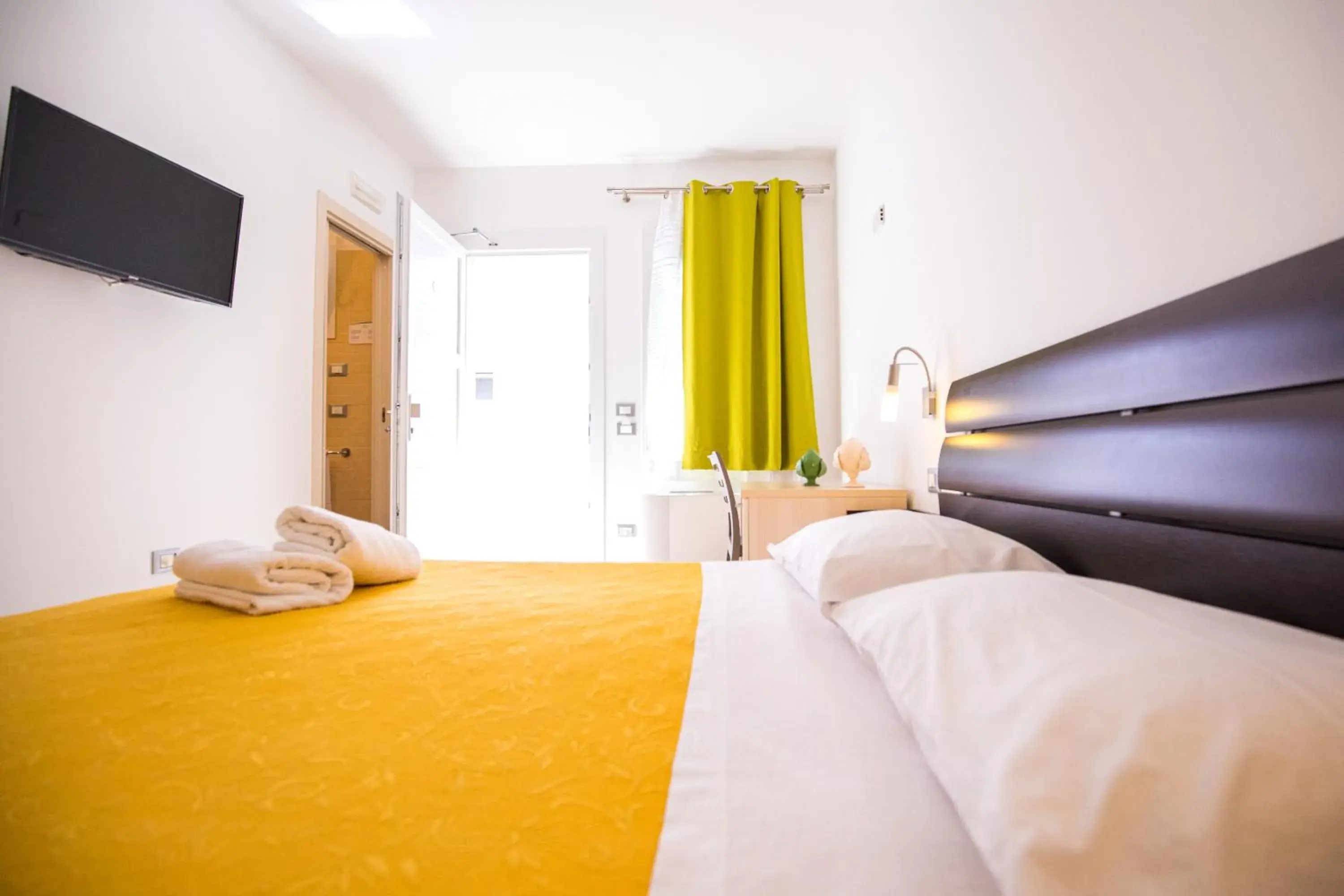 Double Room in Donnosanto Residence Torre Santa Sabina Double Room in Donnosanto Residence Torre Santa Sabina