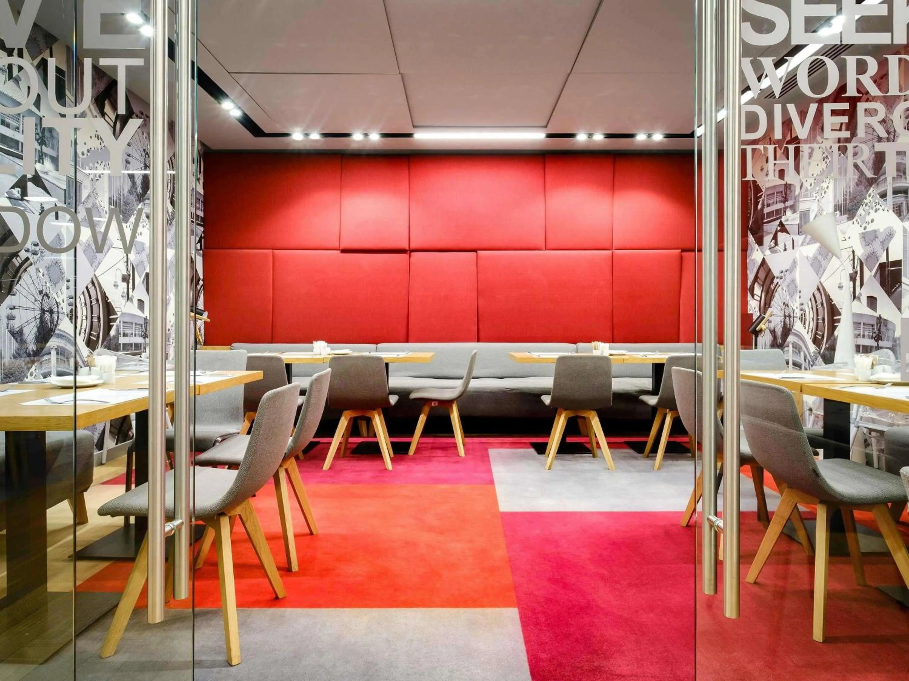 Restaurant/places to eat in Novotel Almaty City Center