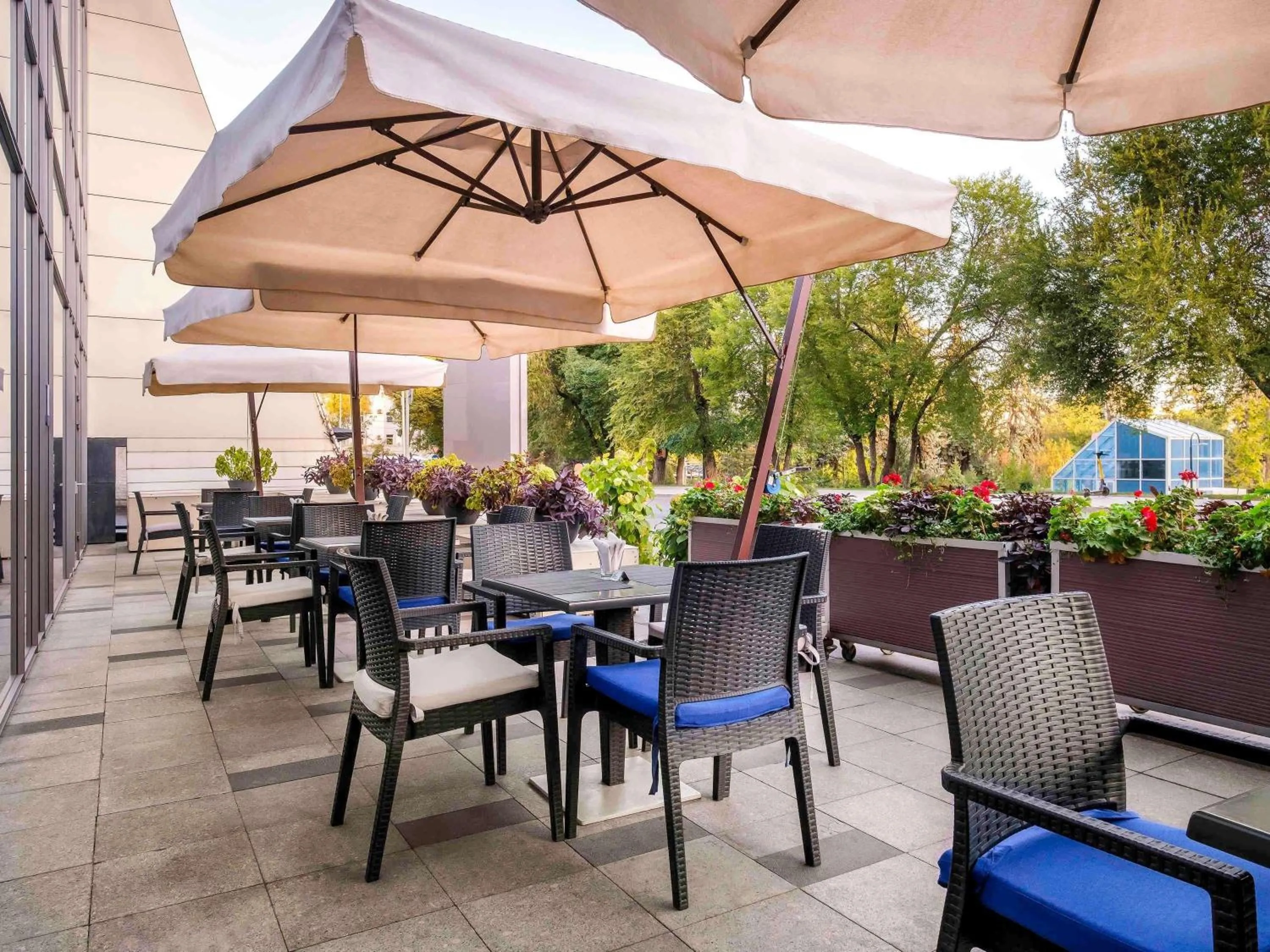 Restaurant/places to eat in Novotel Almaty City Center