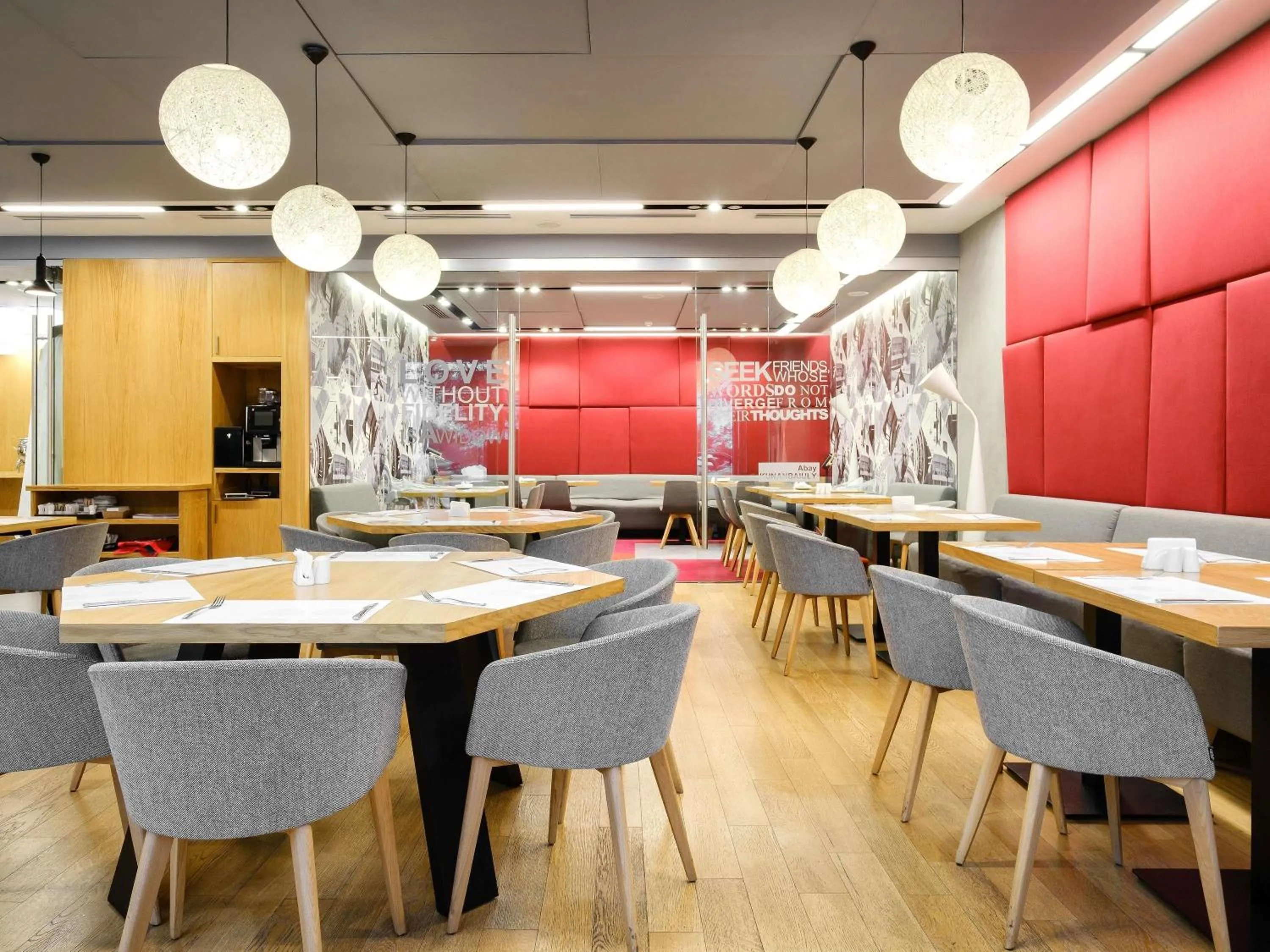 Restaurant/places to eat in Novotel Almaty City Center