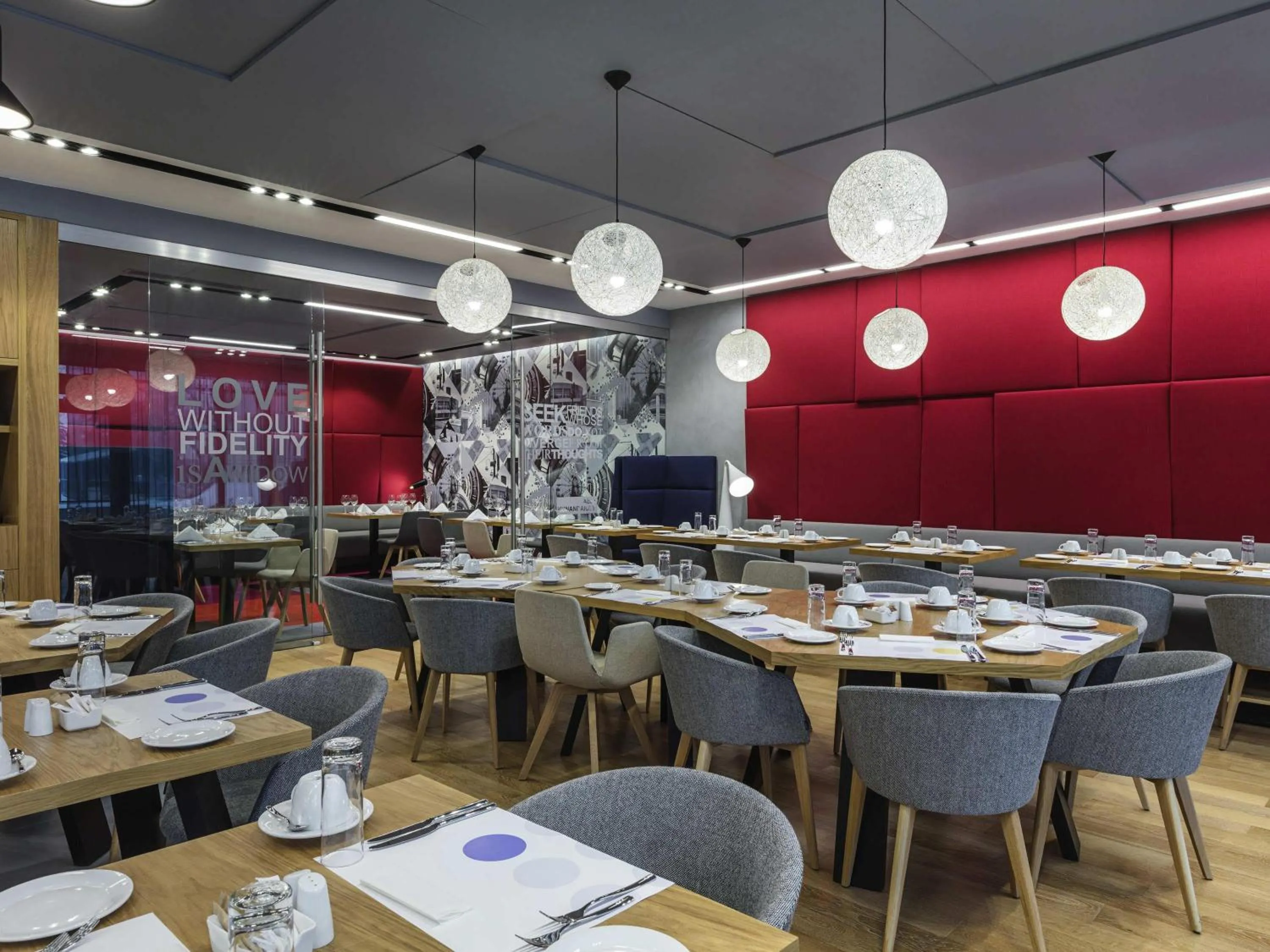 Restaurant/places to eat in Novotel Almaty City Center