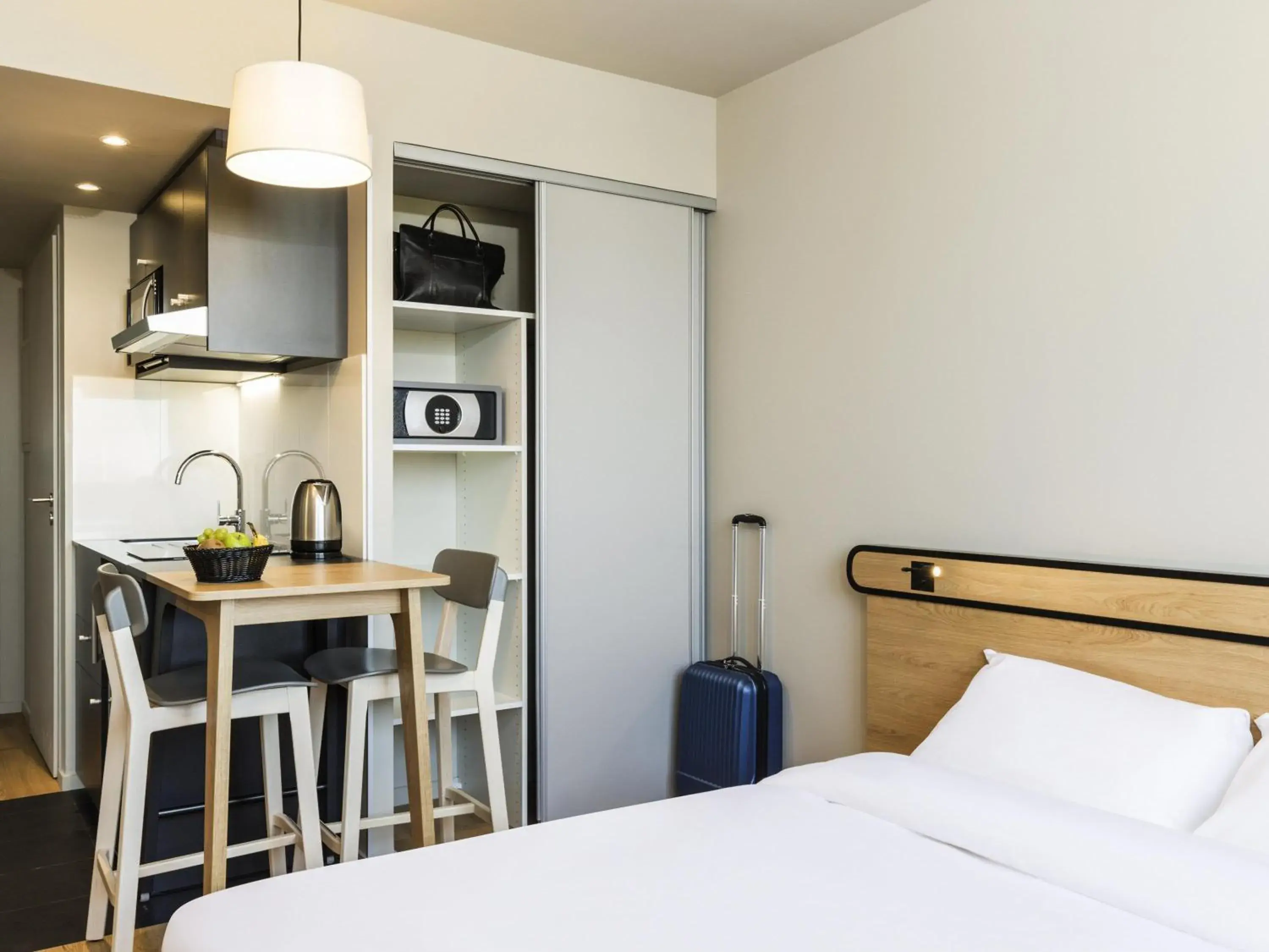 Bedroom, Bed in Aparthotel Adagio access Palaiseau Saclay Bedroom, Bed in Aparthotel Adagio access Palaiseau Saclay