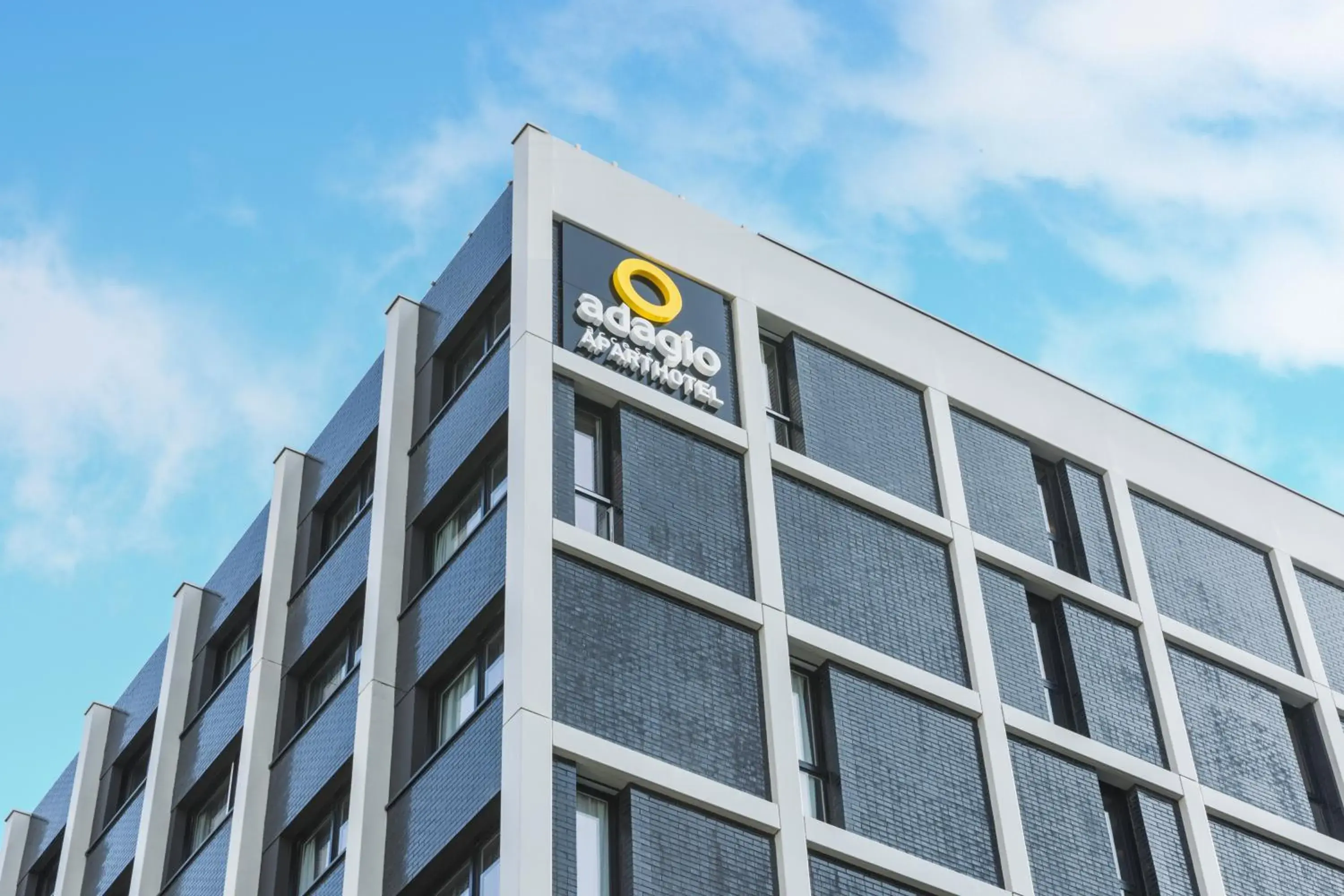 Property building in Aparthotel Adagio access Palaiseau Saclay Property building in Aparthotel Adagio access Palaiseau Saclay