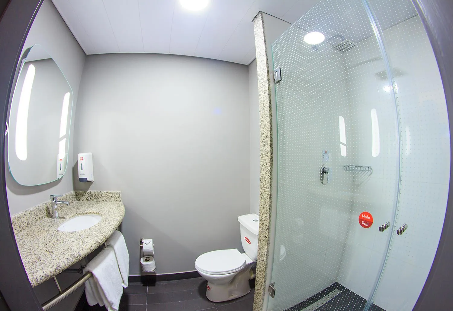 Bathroom in ibis Cucuta