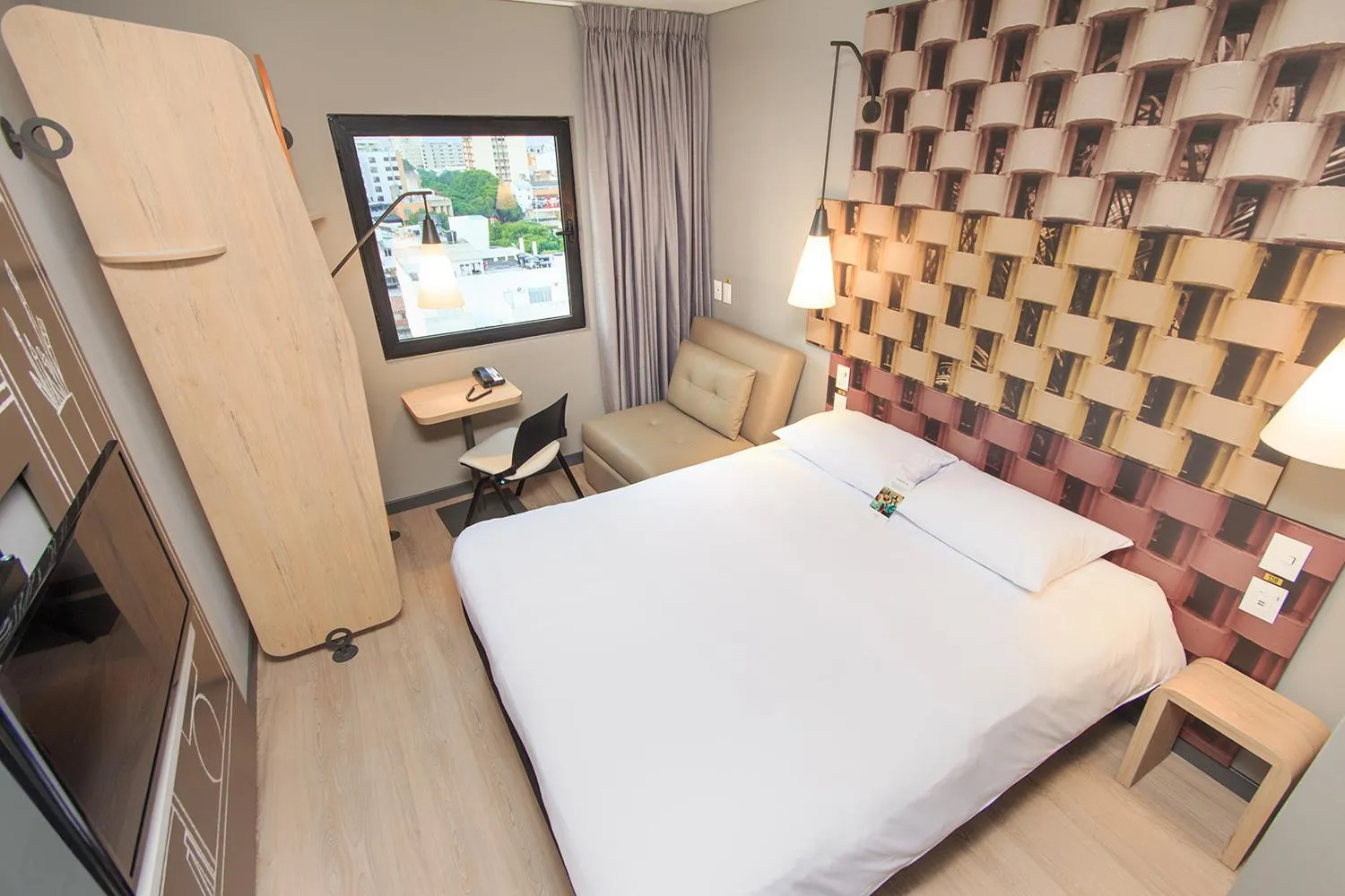 Photo of the whole room, Bed in ibis Cucuta