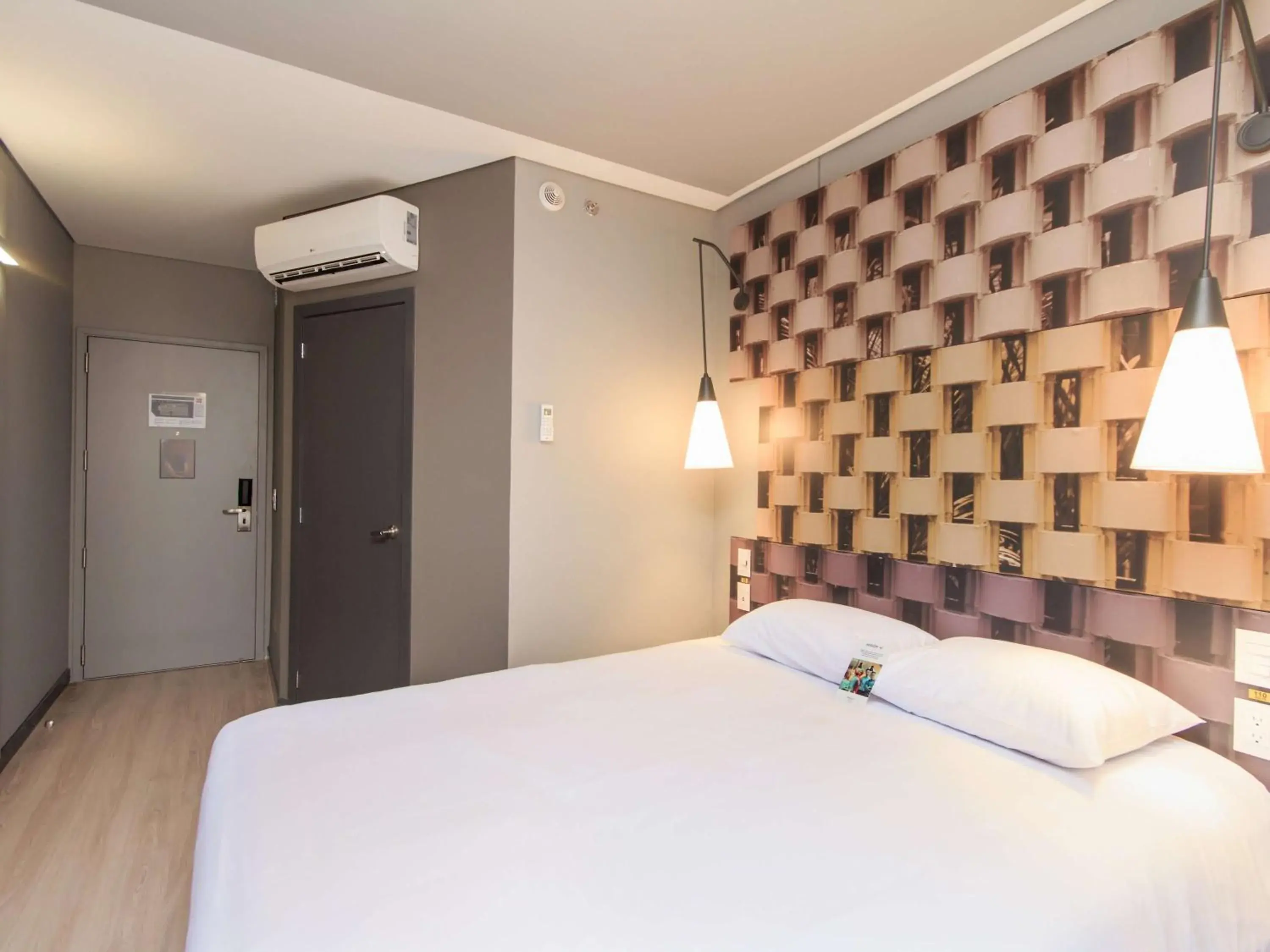 Photo of the whole room, Bed in ibis Cucuta Photo of the whole room, Bed in ibis Cucuta