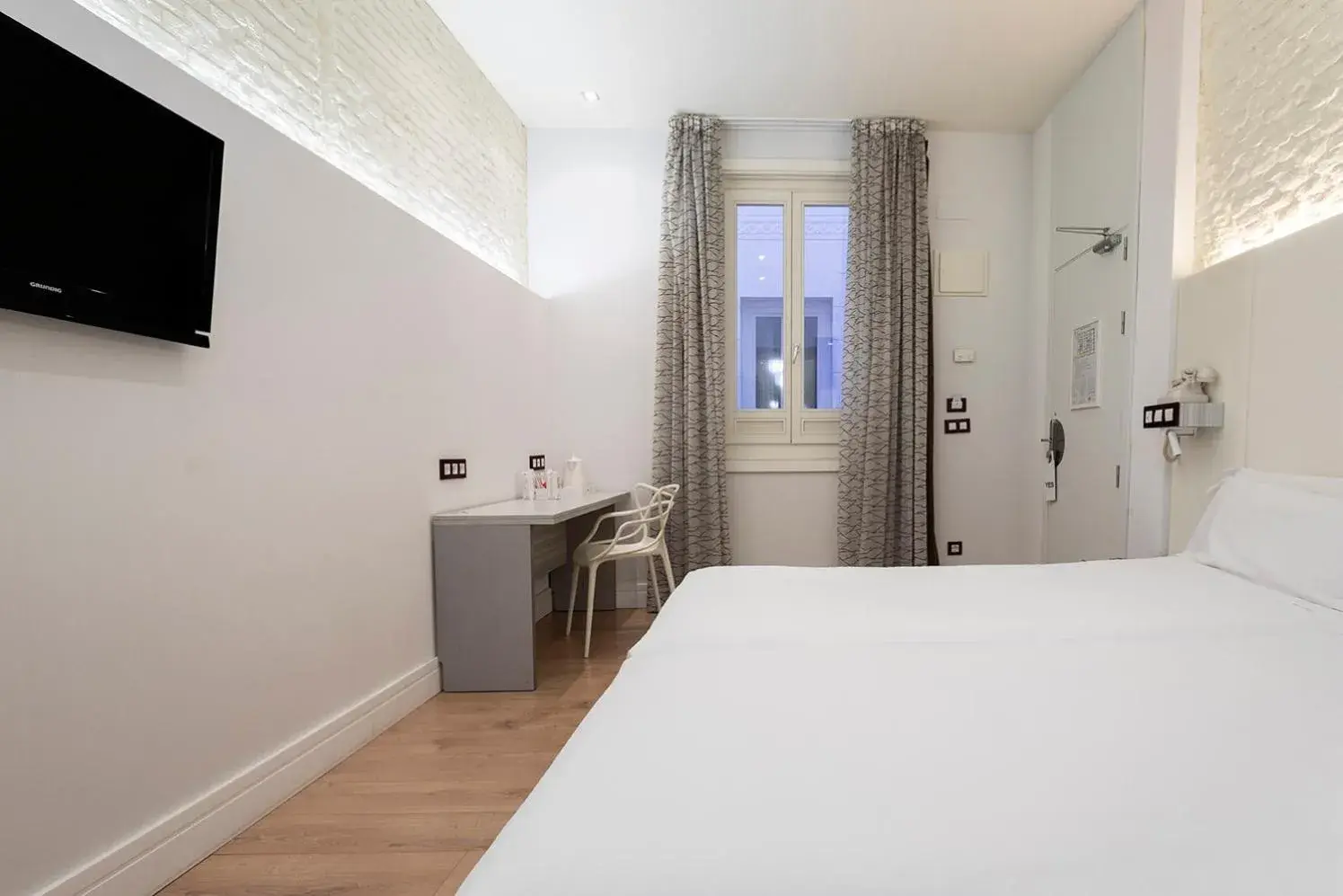 Bed in Petit Palace Lealtad Plaza Bed in Petit Palace Lealtad Plaza