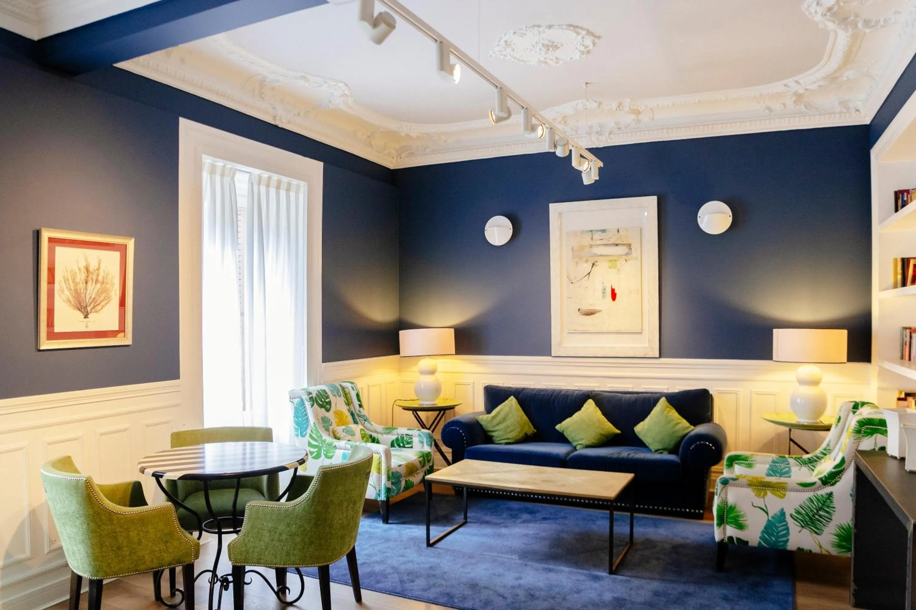 Library in Petit Palace Lealtad Plaza