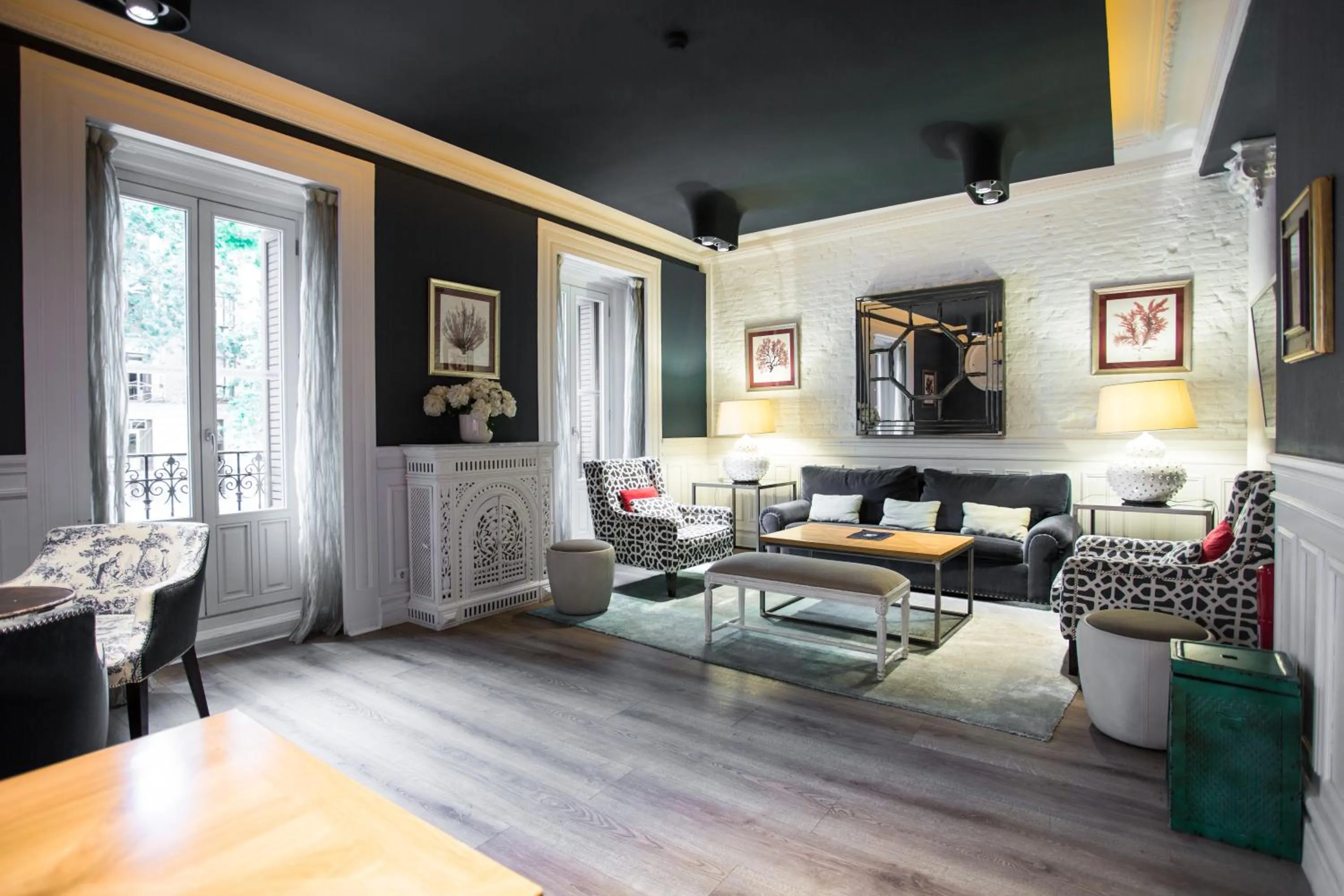 Library in Petit Palace Lealtad Plaza