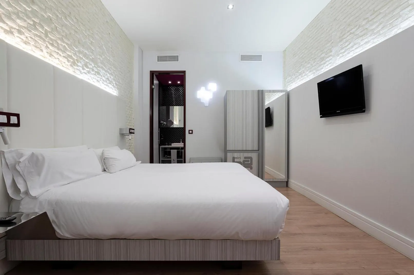 Bedroom, Bed in Petit Palace Lealtad Plaza