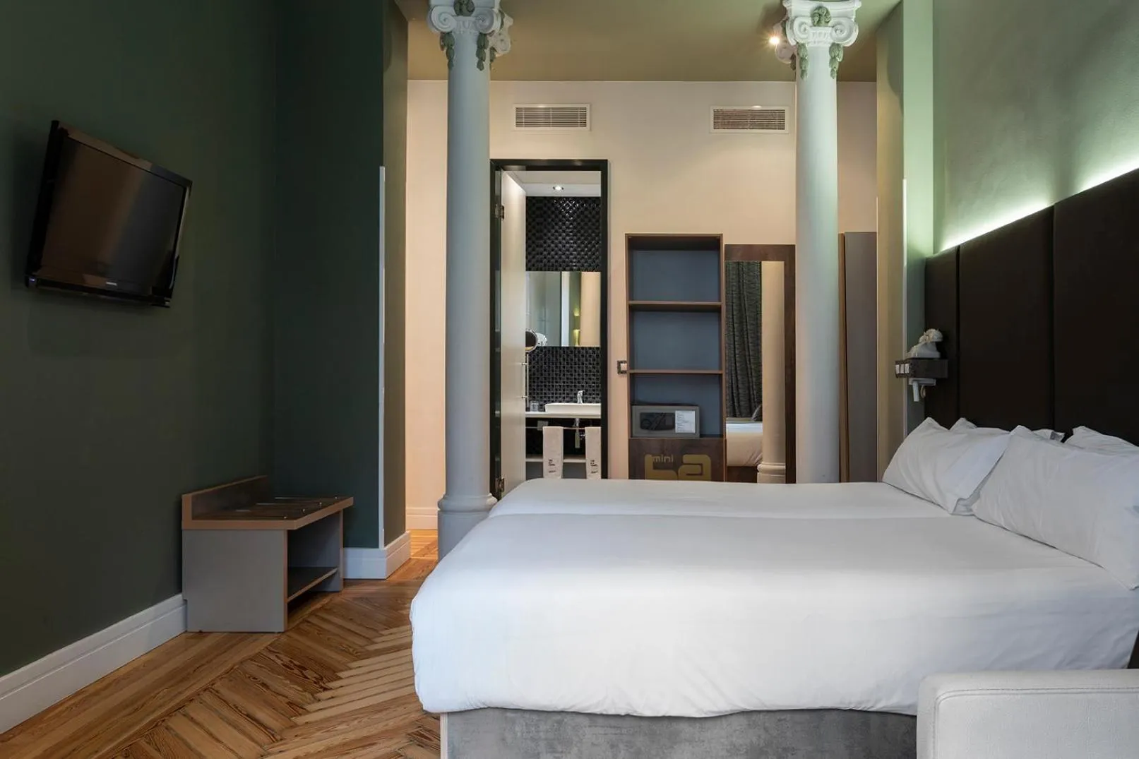 Bed in Petit Palace Lealtad Plaza