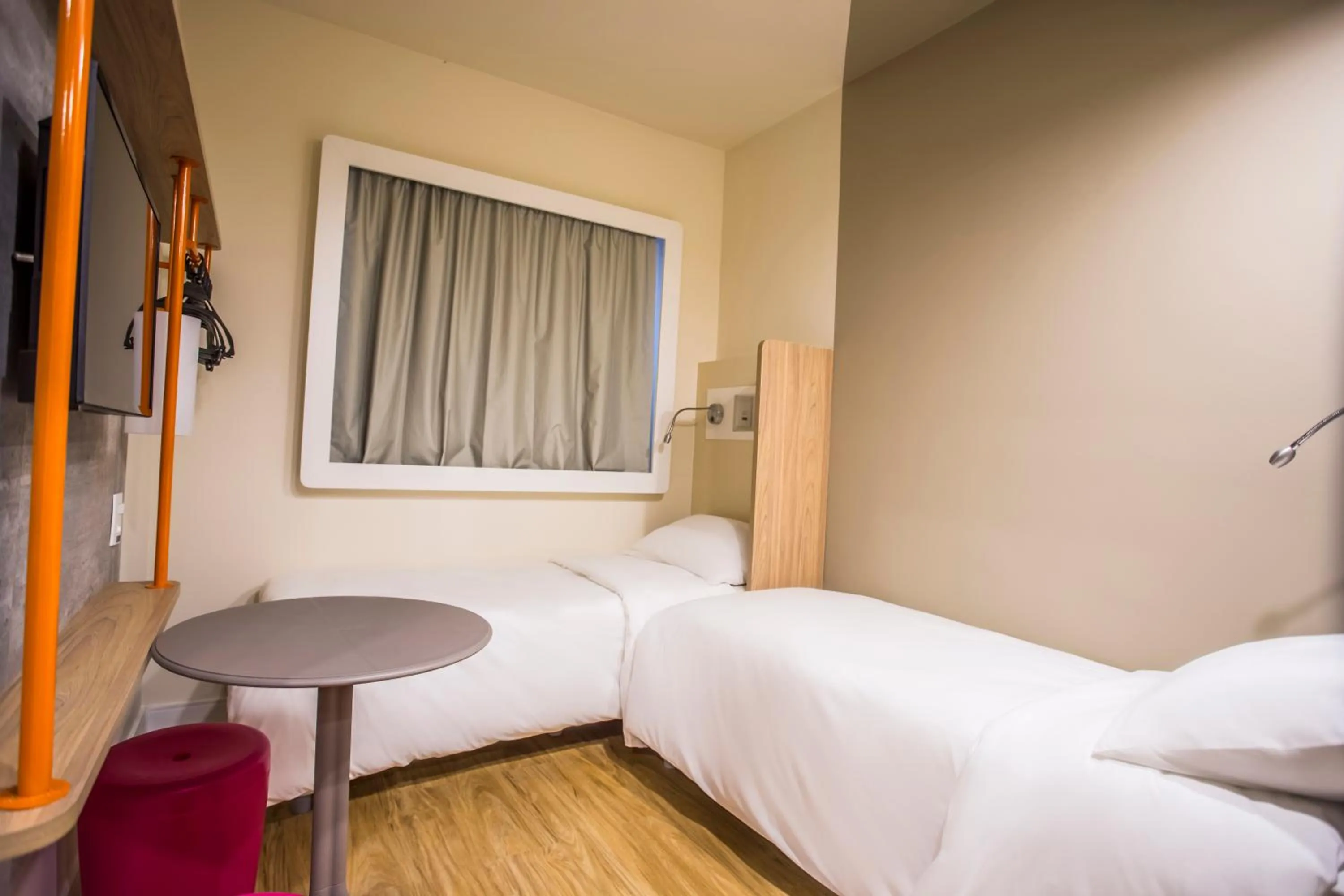 Property building, Bed in Ibis Budget Uberlândia