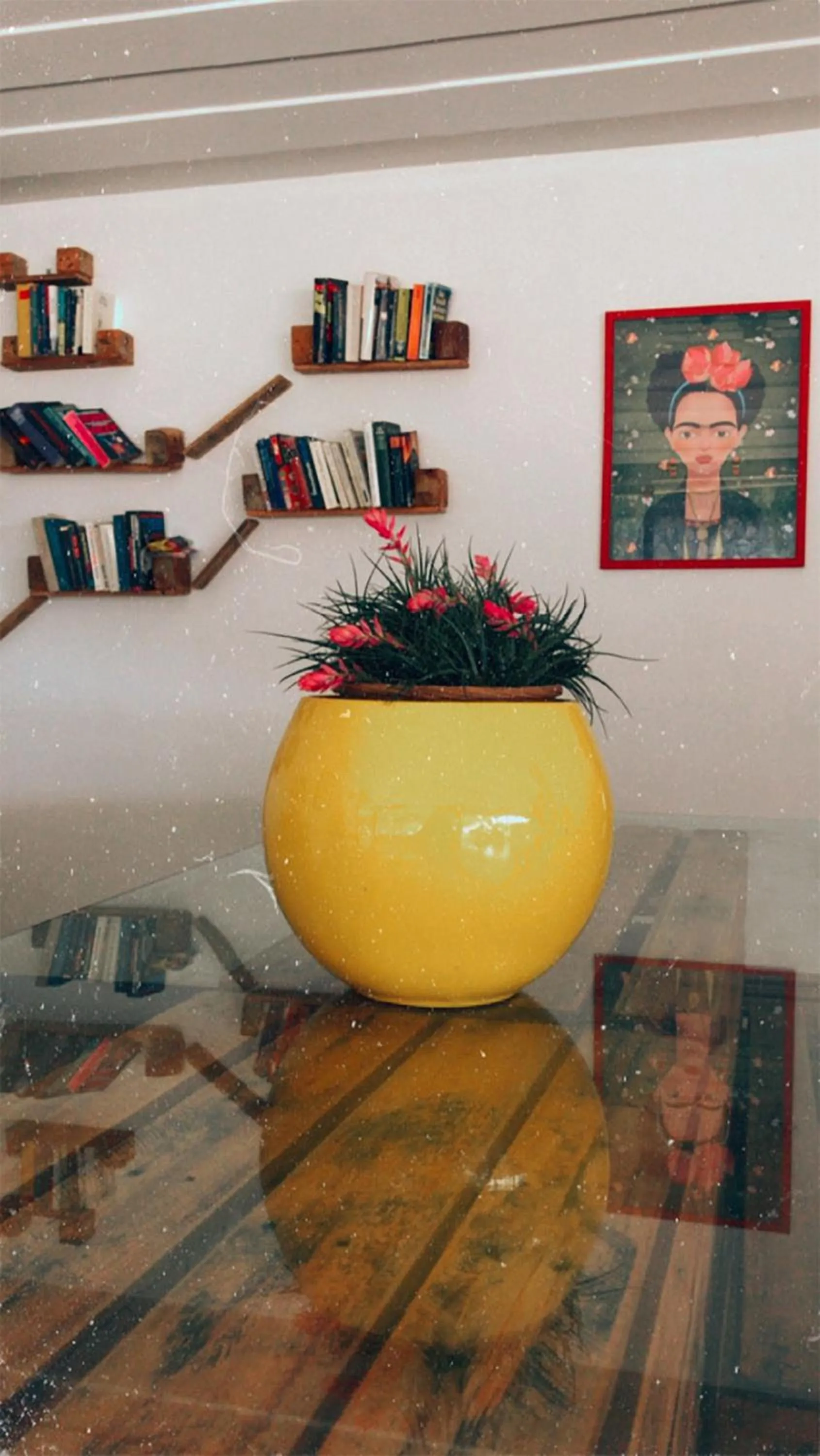 Library in The Eco Palace Hostel