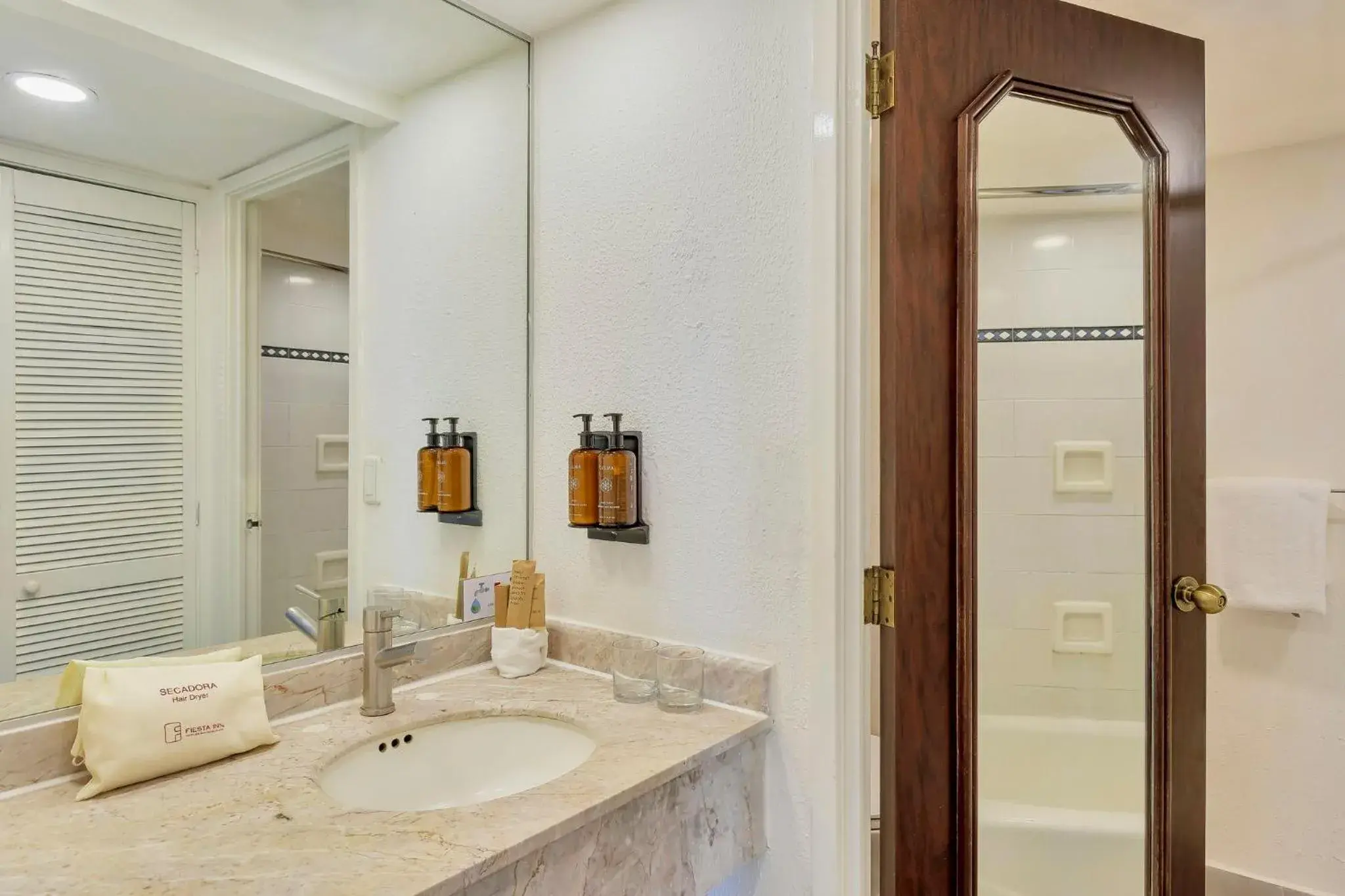 Bathroom in Fiesta Inn Express Chihuahua Bathroom in Fiesta Inn Express Chihuahua