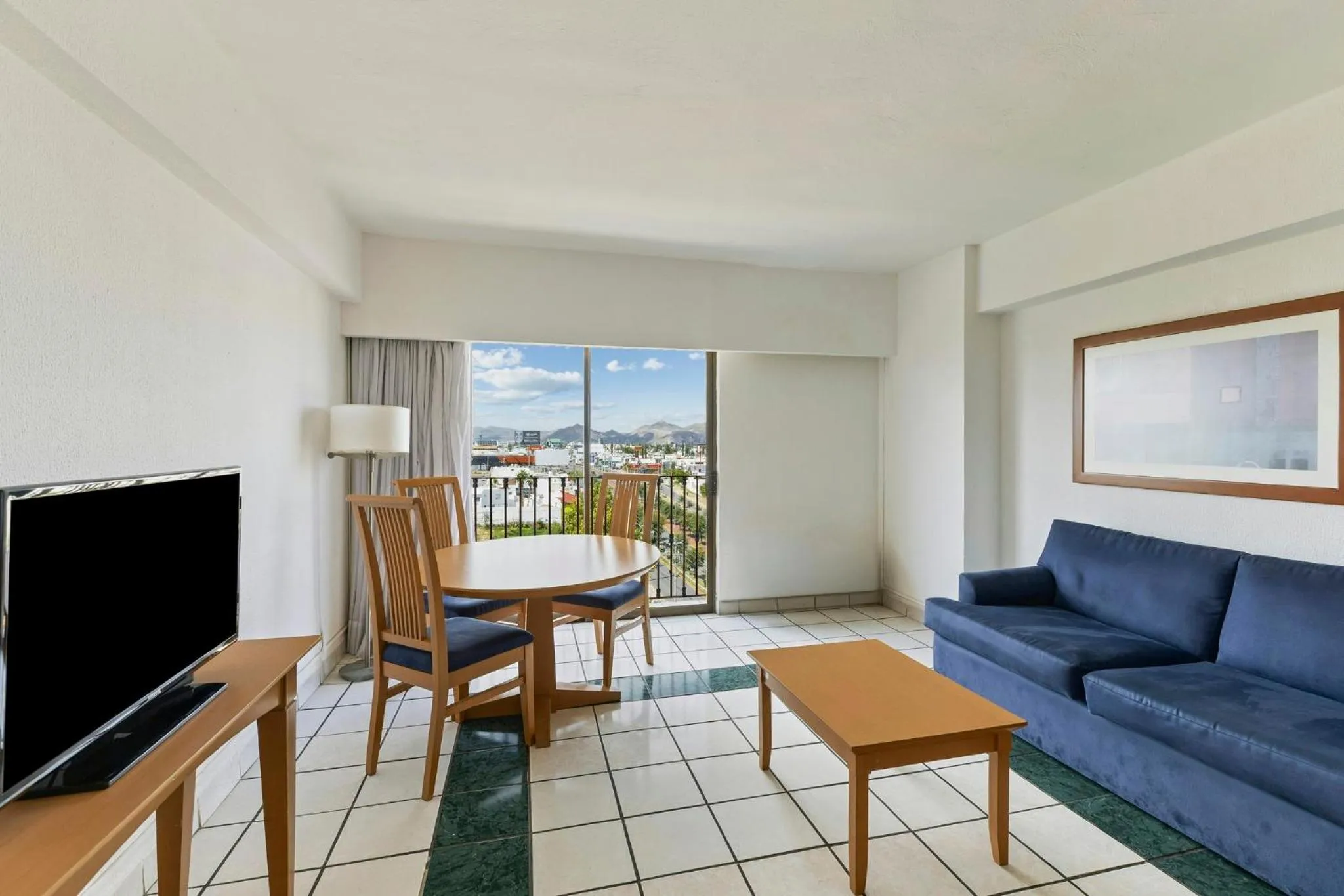 Photo of the whole room in Fiesta Inn Express Chihuahua