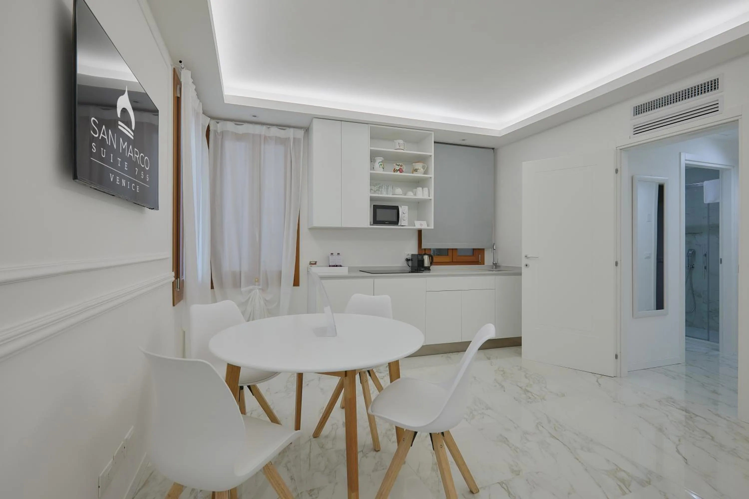 Kitchen or kitchenette in San Marco Suite 755